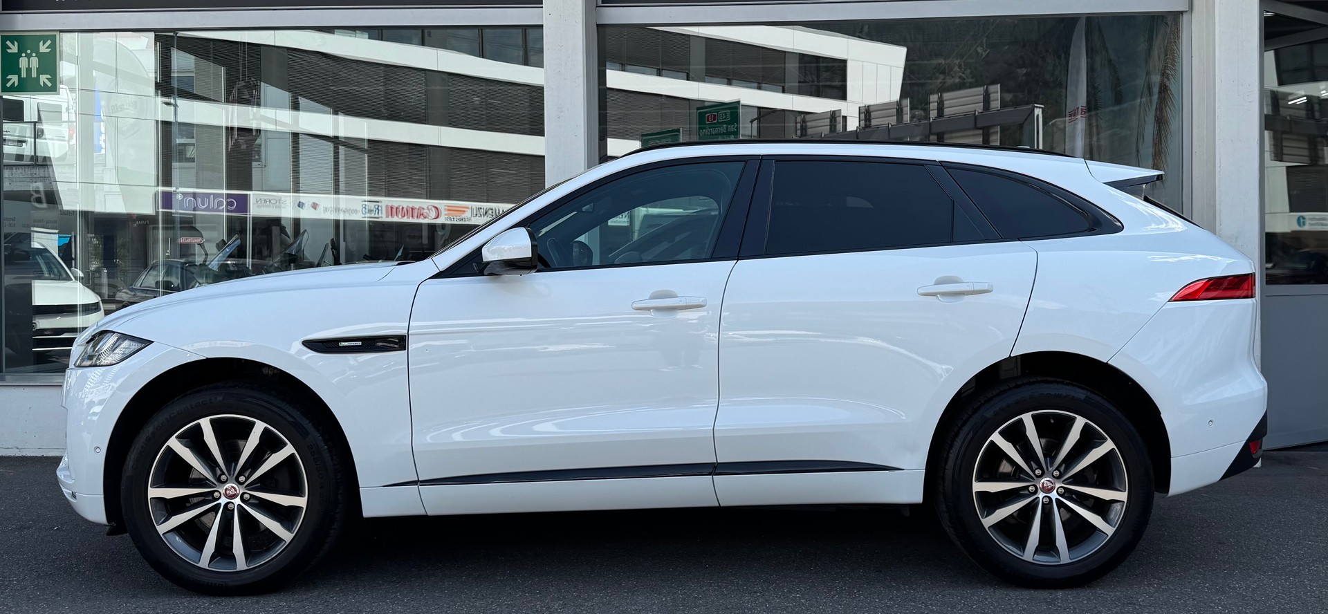 JAGUAR F-Pace 30t 2.0 R-Sport AWD Automatik-showroom-element-2
