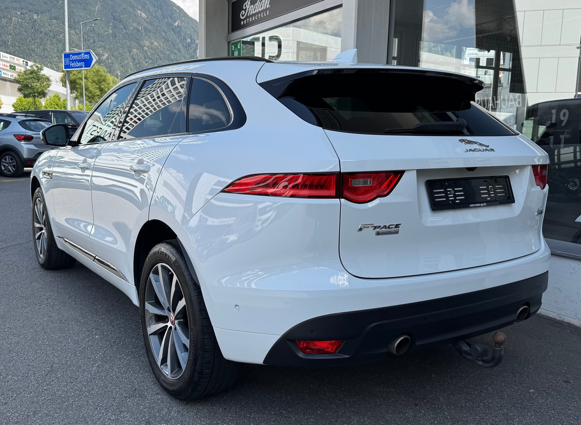 JAGUAR F-Pace 30t 2.0 R-Sport AWD Automatik-showroom-element-3
