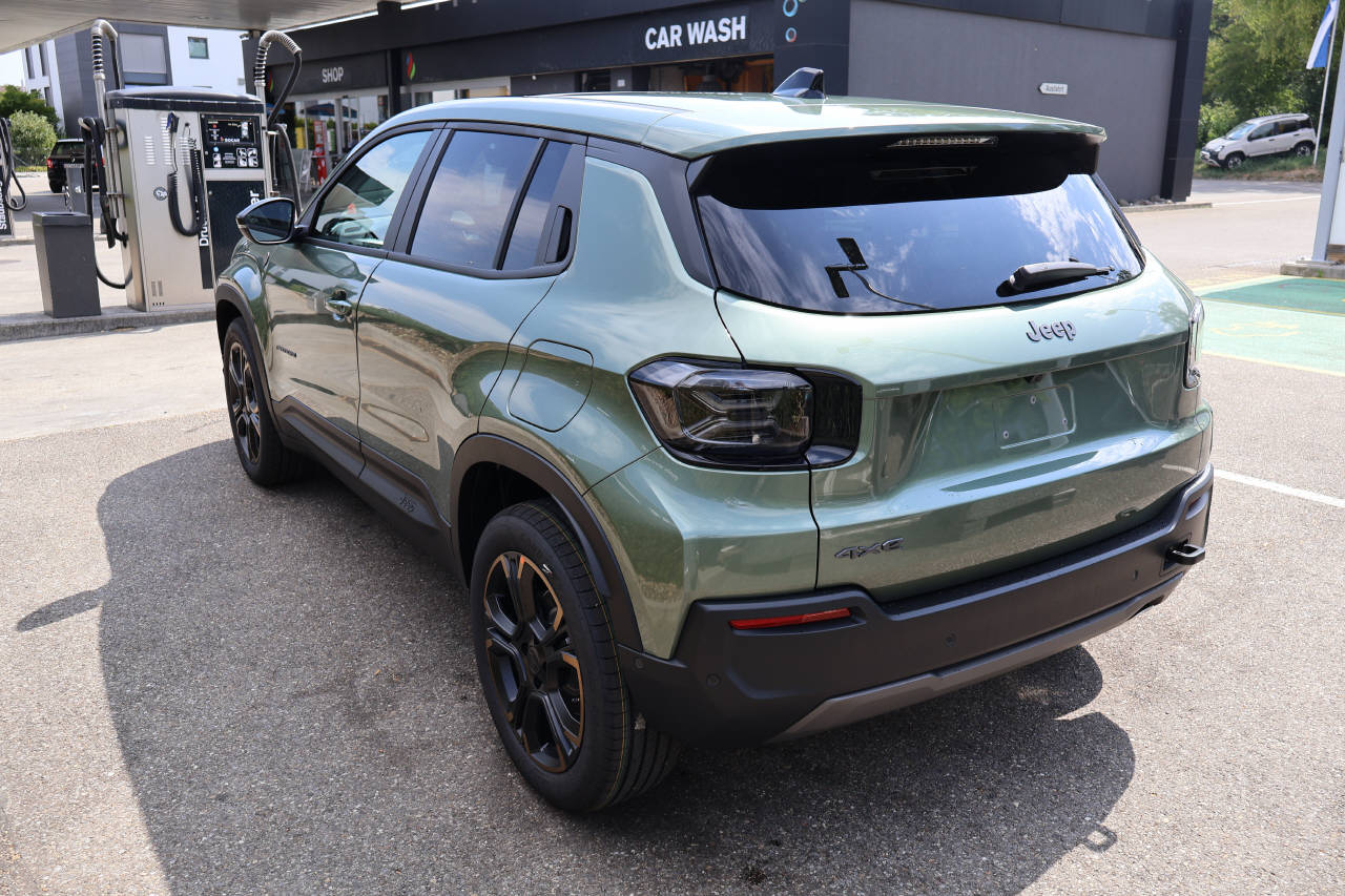 JEEP Avenger 1.2 MHEV 85th Anniversary 4xe-image-4