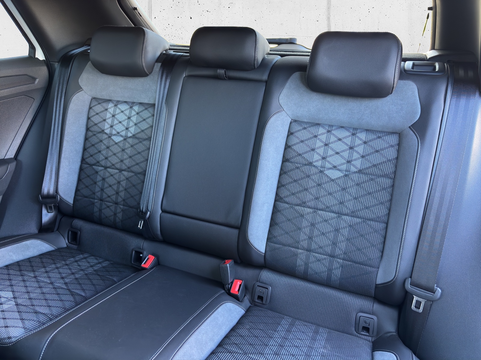 VW T-Roc 1.5 TSI EVO R-Line DSG mit AHK-image-24