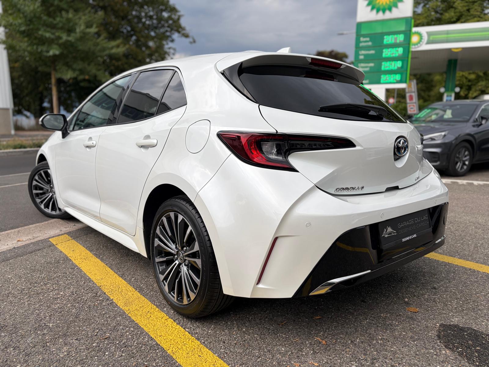 TOYOTA Corolla 1.8 HSD Trend e- CVT-showroom-element-2