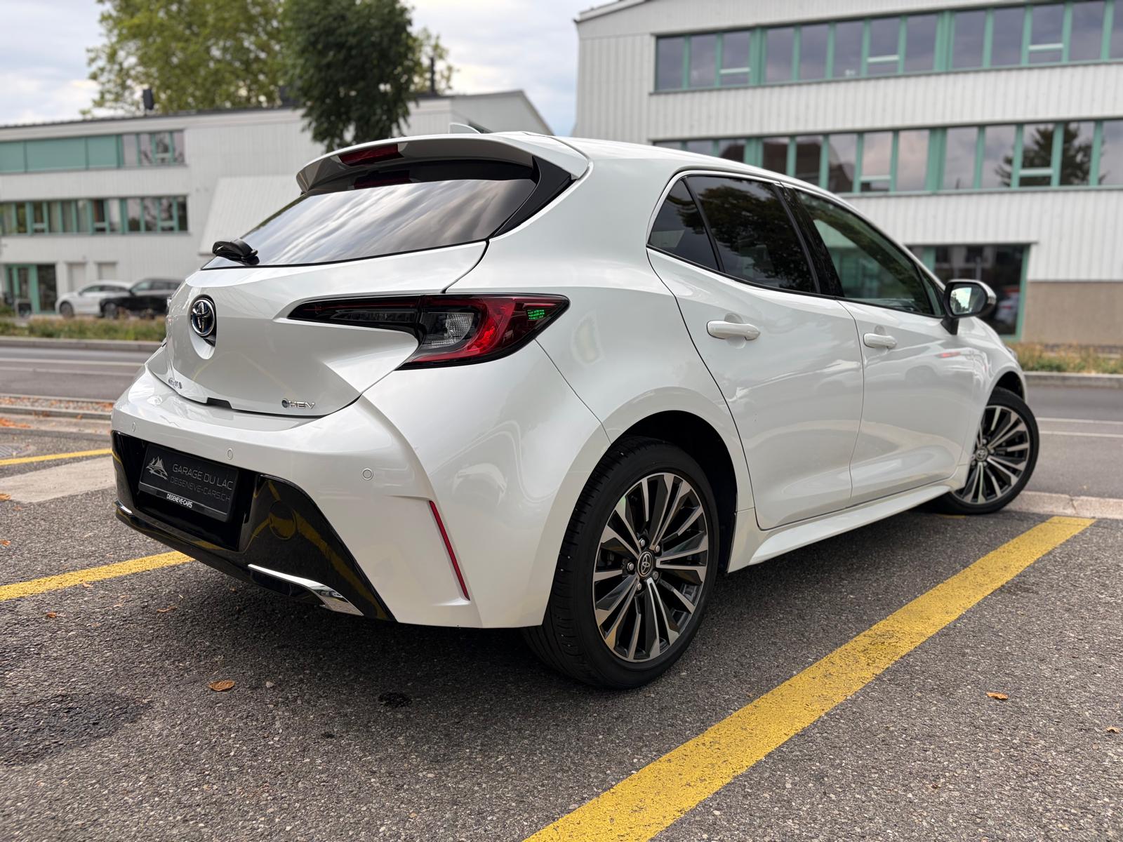 TOYOTA Corolla 1.8 HSD Trend e- CVT-showroom-element-3
