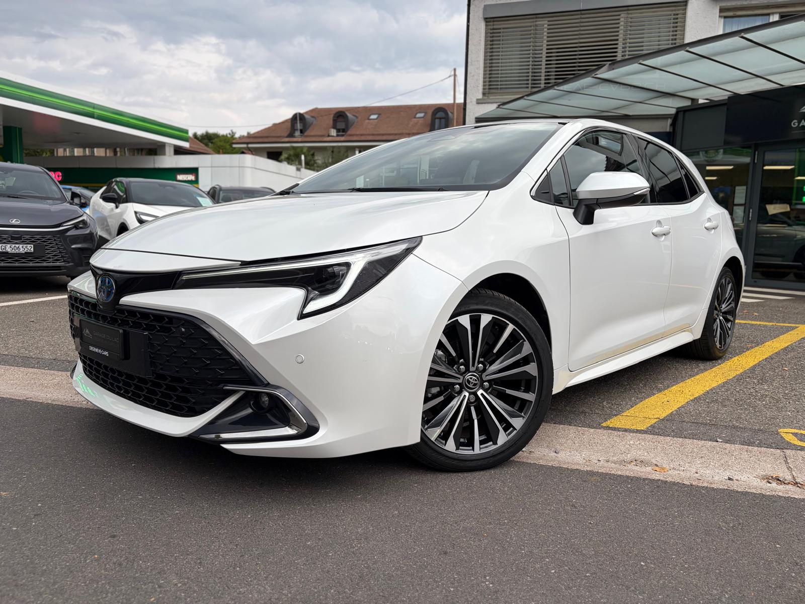 TOYOTA Corolla 1.8 HSD Trend e- CVT-showroom-element-1