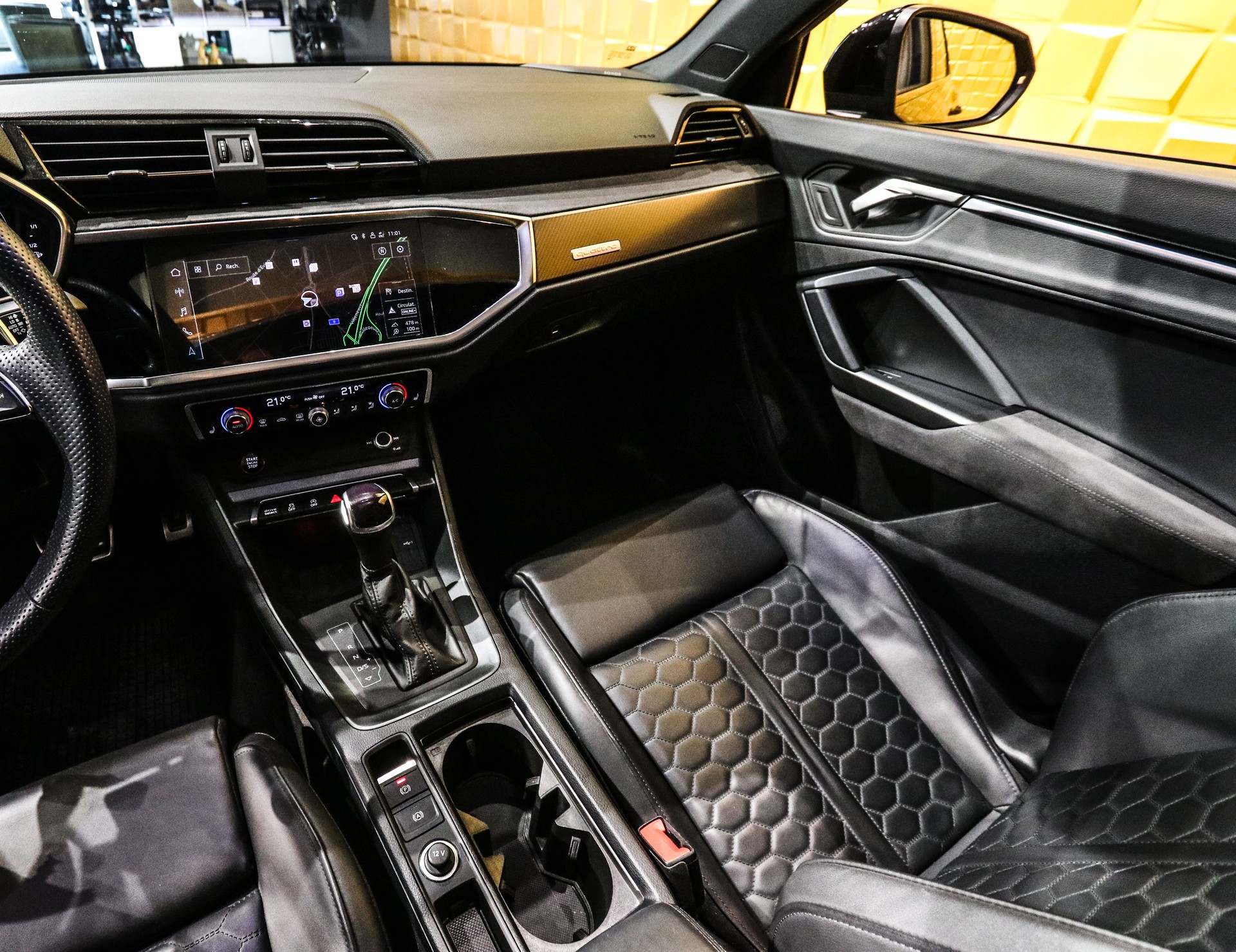 AUDI RS Q3 2.5 TFSI quattro S tronic-image-15