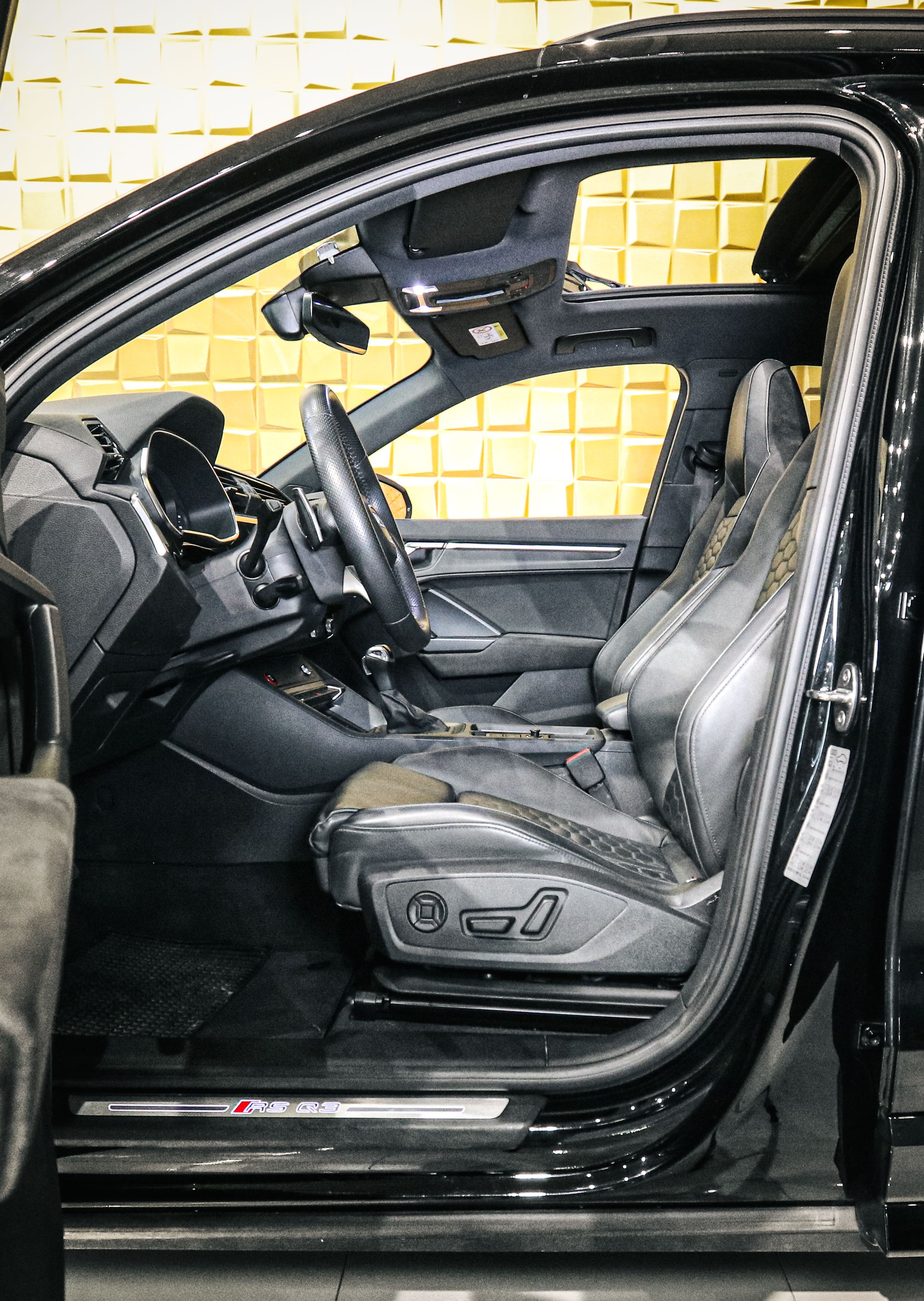AUDI RS Q3 2.5 TFSI quattro S tronic-image-8