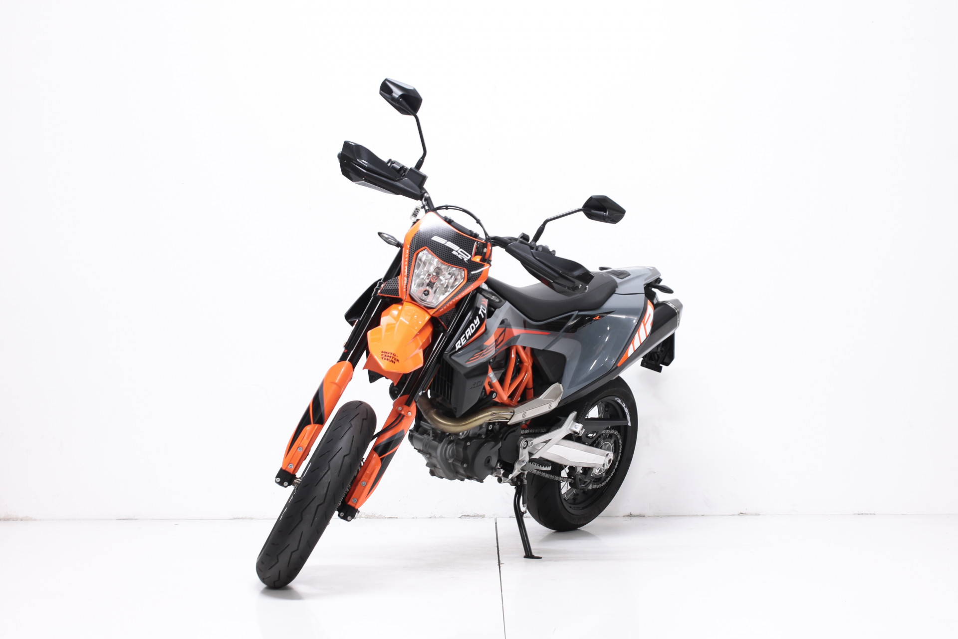 KTM 690 SMC R Supermoto-showroom-element-3