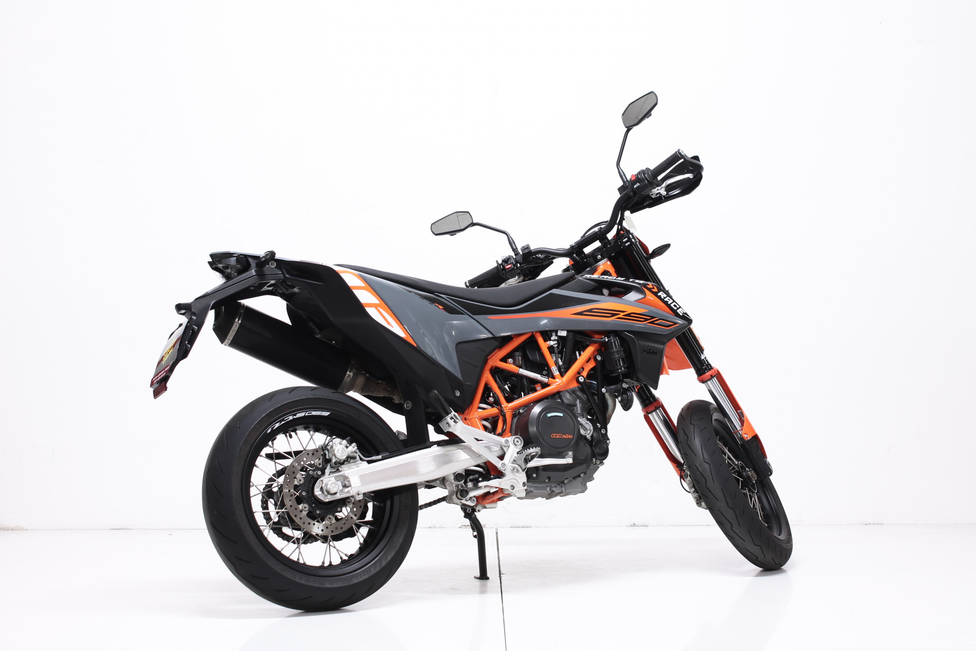 KTM 690 SMC R Supermoto-showroom-element-2