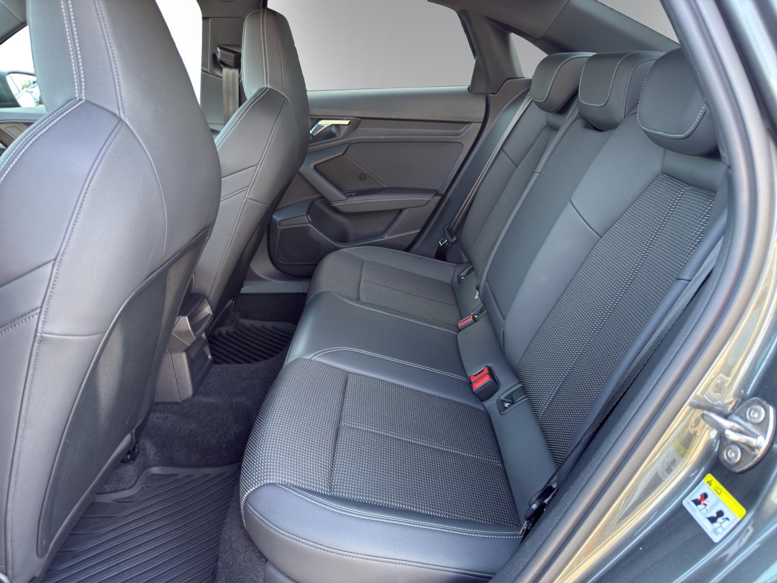 AUDI A3 Lim. 35 TFSI S-Line-image-10