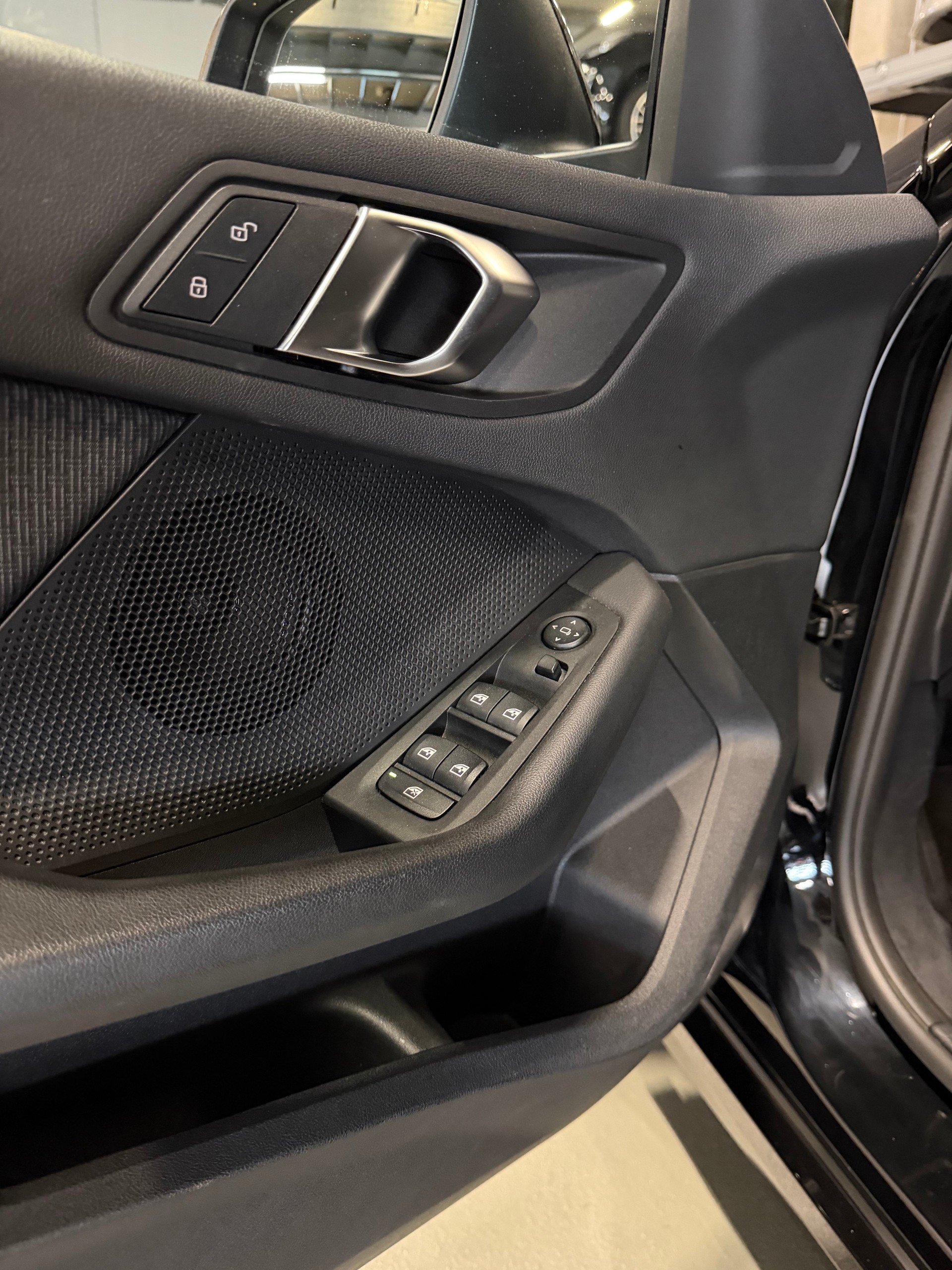 BMW 116d Steptronic Advantage-image-12