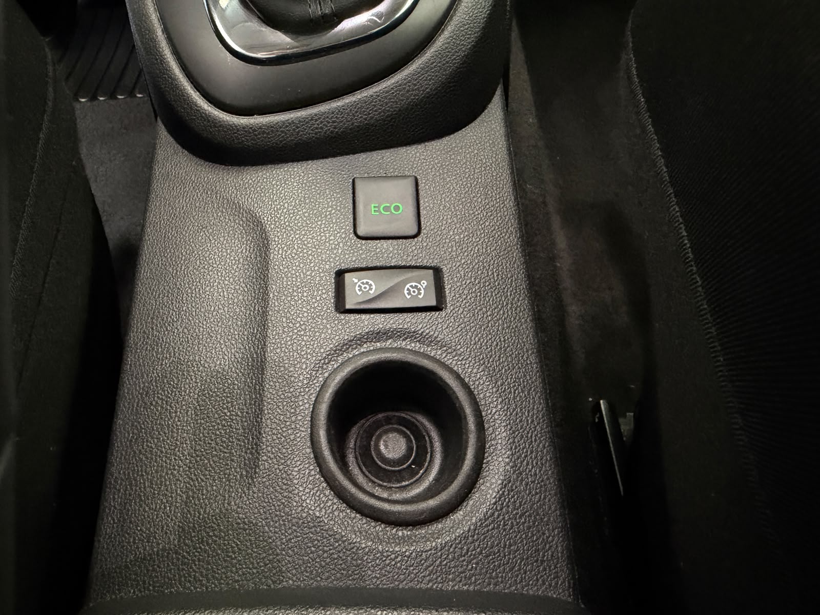 RENAULT Captur 1.2 TCe Initiale EDC S/S-image-10