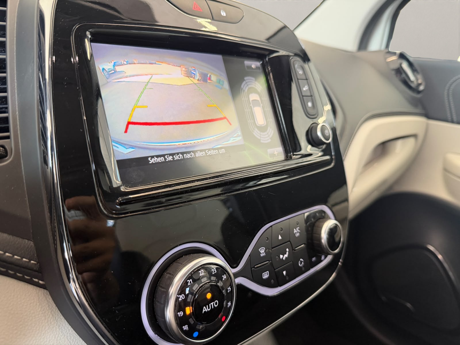 RENAULT Captur 1.2 TCe Initiale EDC S/S-image-11