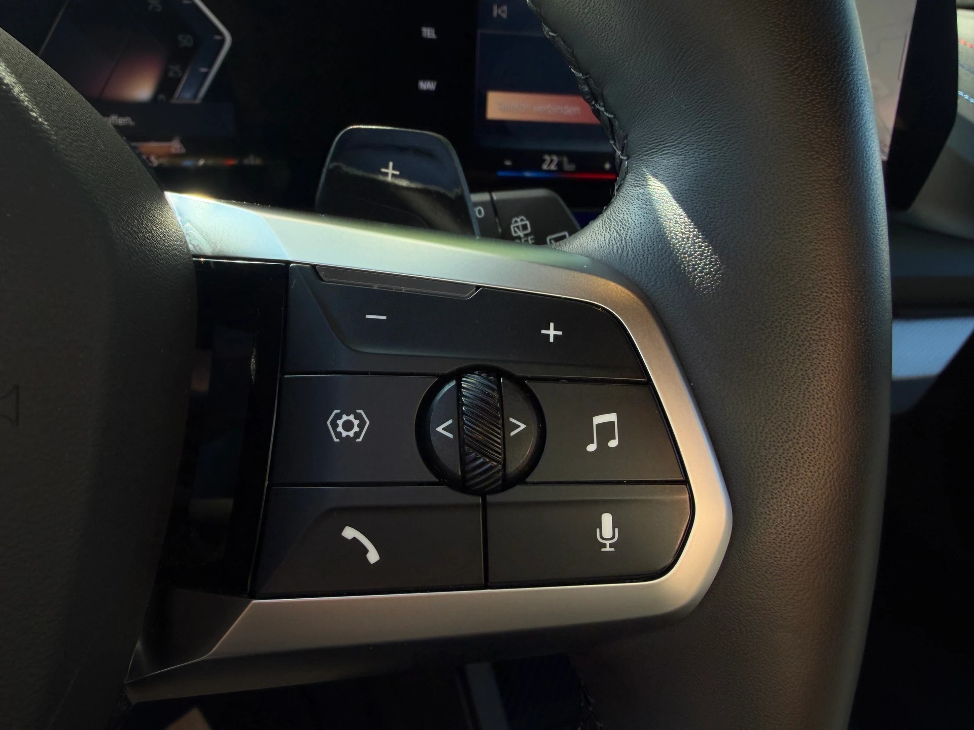 BMW 118d M Sport Pro | HEAD-UP DISPLAY | MASSAGESITZE | 360° KAMERA | KEYLESS GO-image-21
