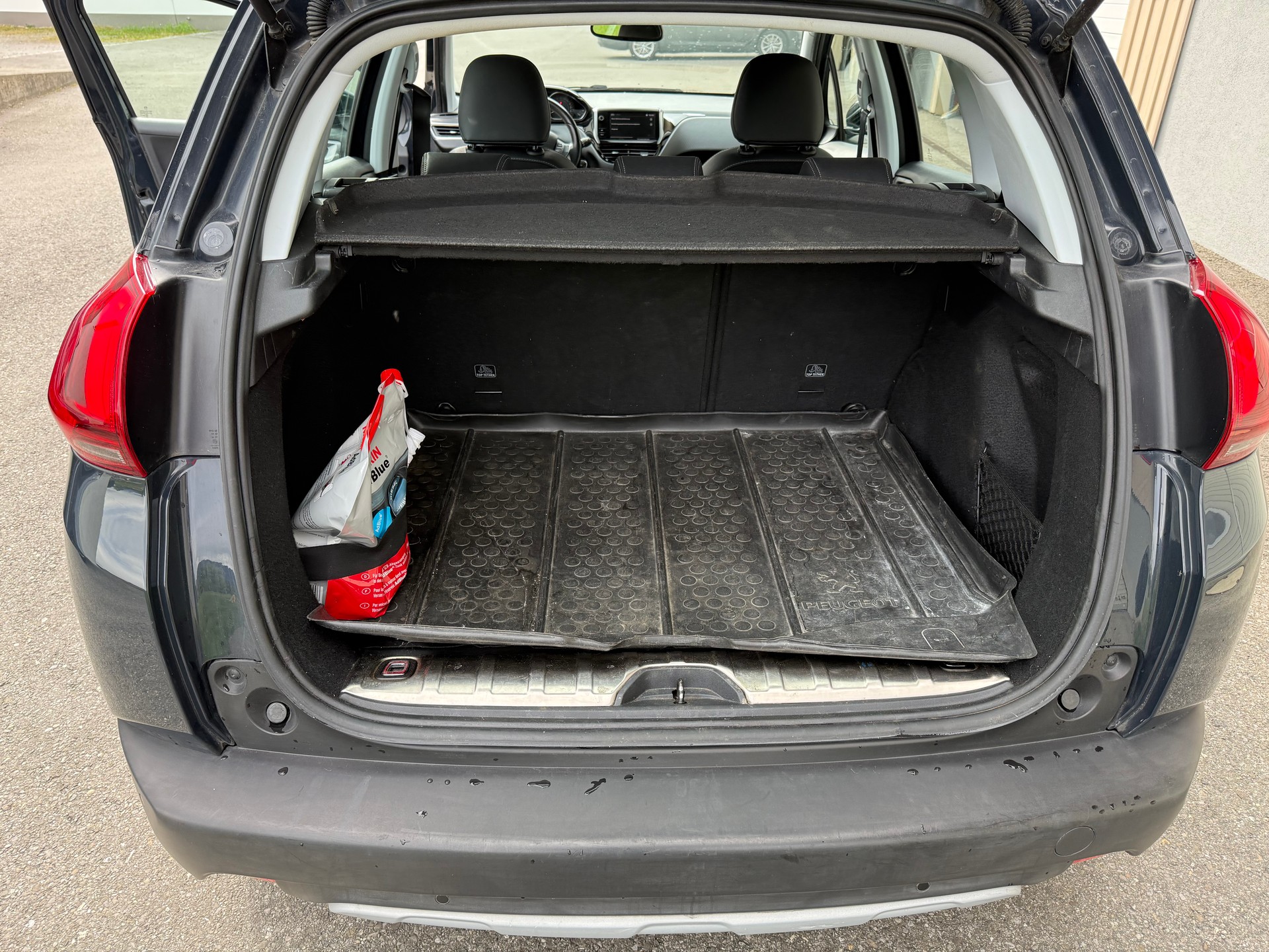 PEUGEOT 2008 1.5 BlueHDi Allure EAT-image-14