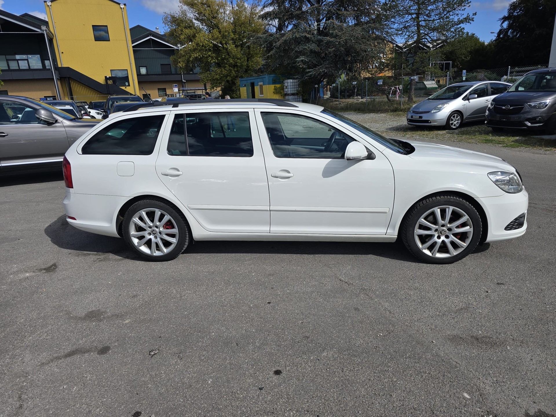 SKODA Octavia Combi 2.0 TSI RS-image-4
