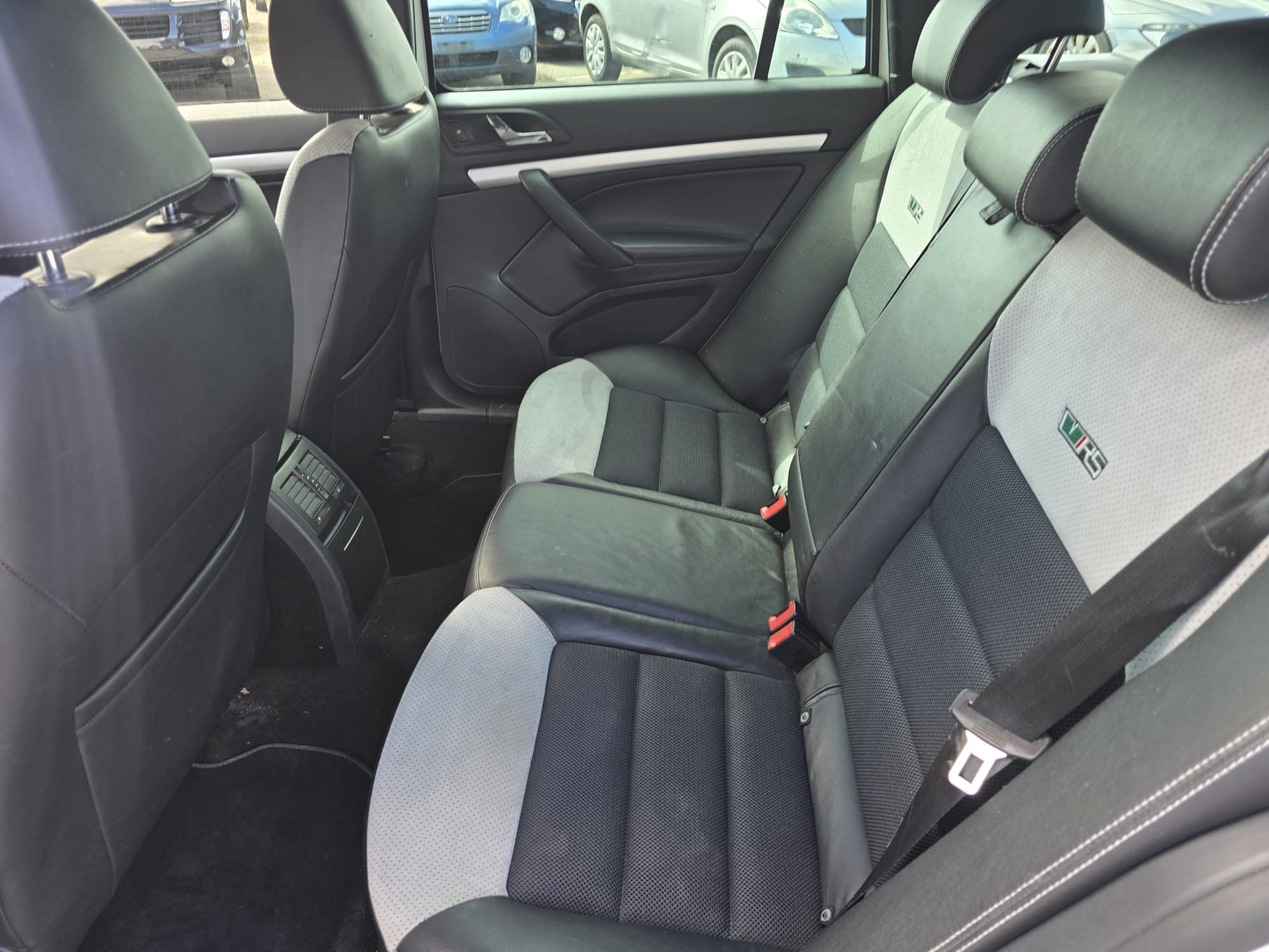 SKODA Octavia Combi 2.0 TSI RS-image-8