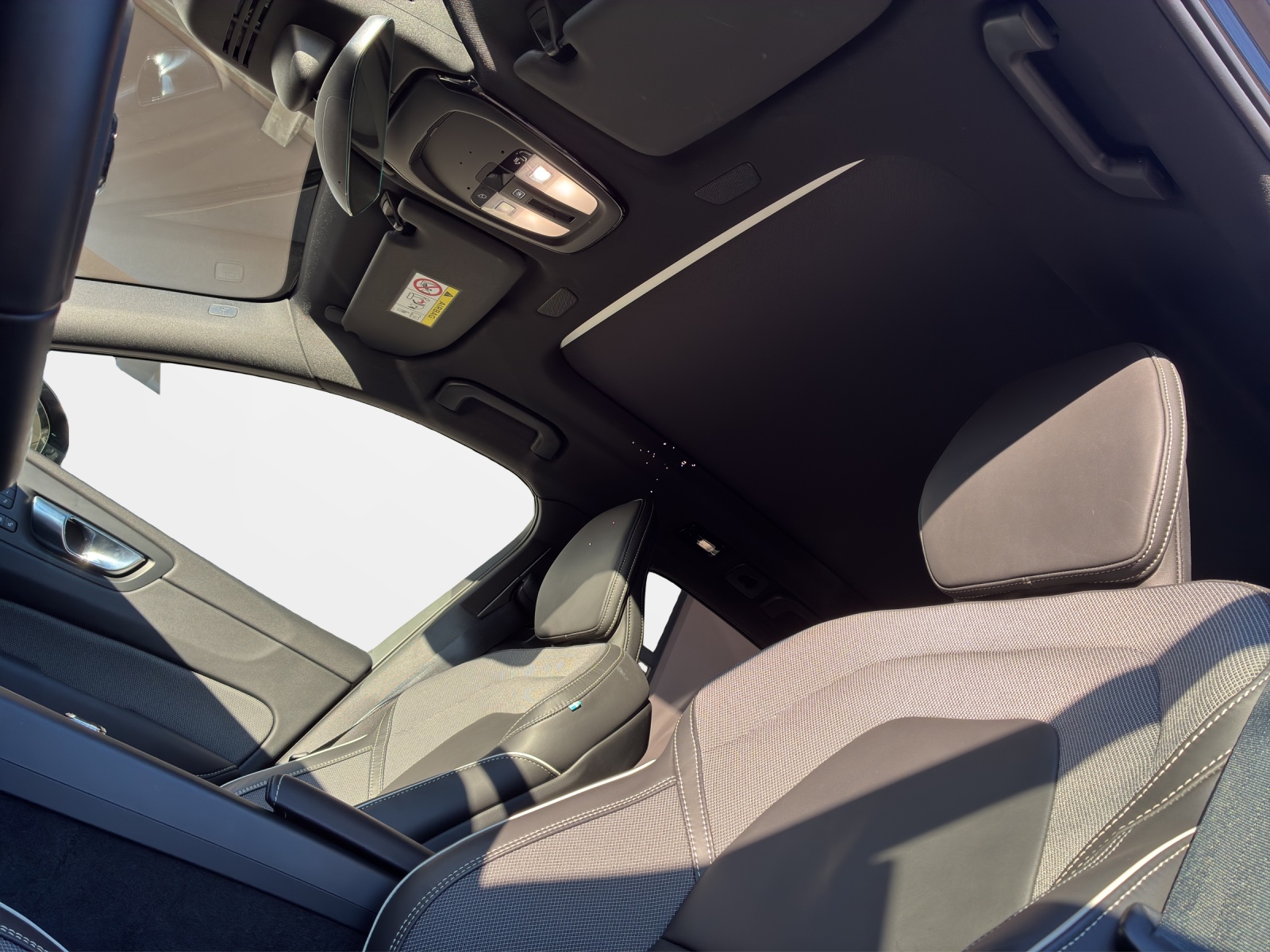VOLVO XC60 2.0 T8 TE XCENTRIC Black Edition eAWD-image-18