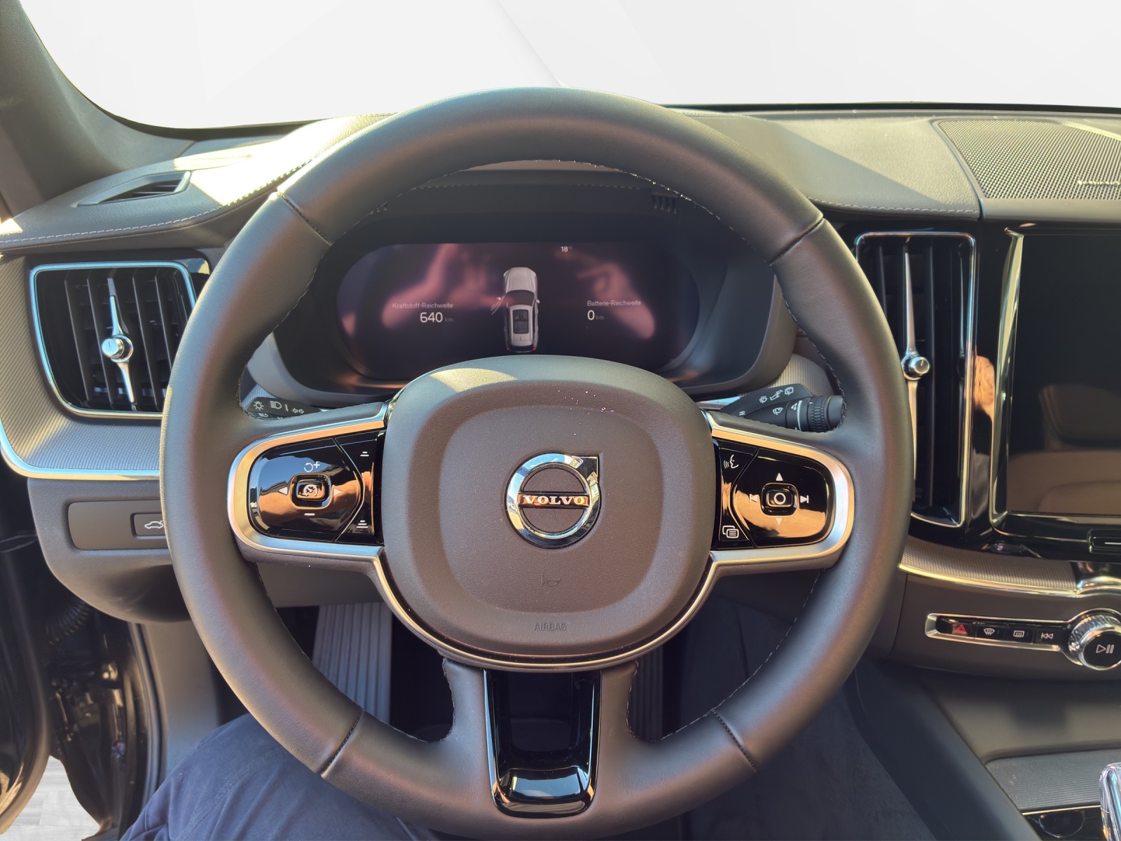 VOLVO XC60 2.0 T8 TE XCENTRIC Black Edition eAWD-image-11