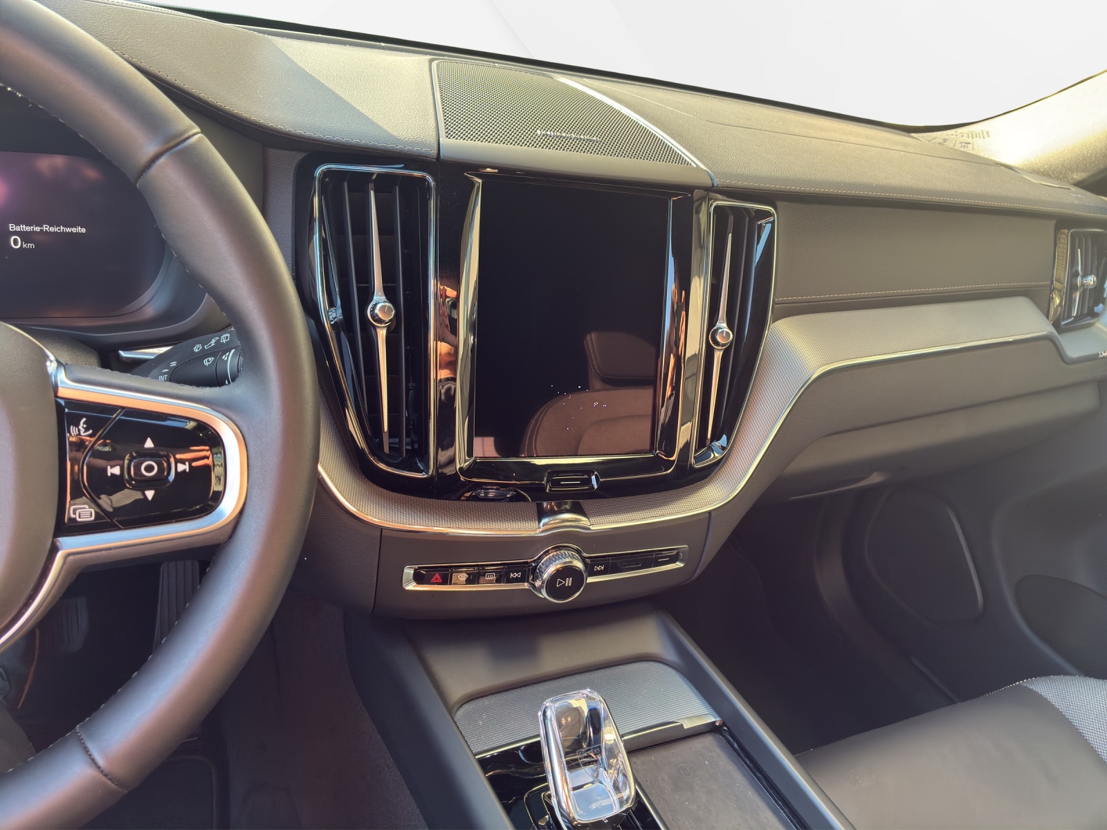 VOLVO XC60 2.0 T8 TE XCENTRIC Black Edition eAWD-image-17