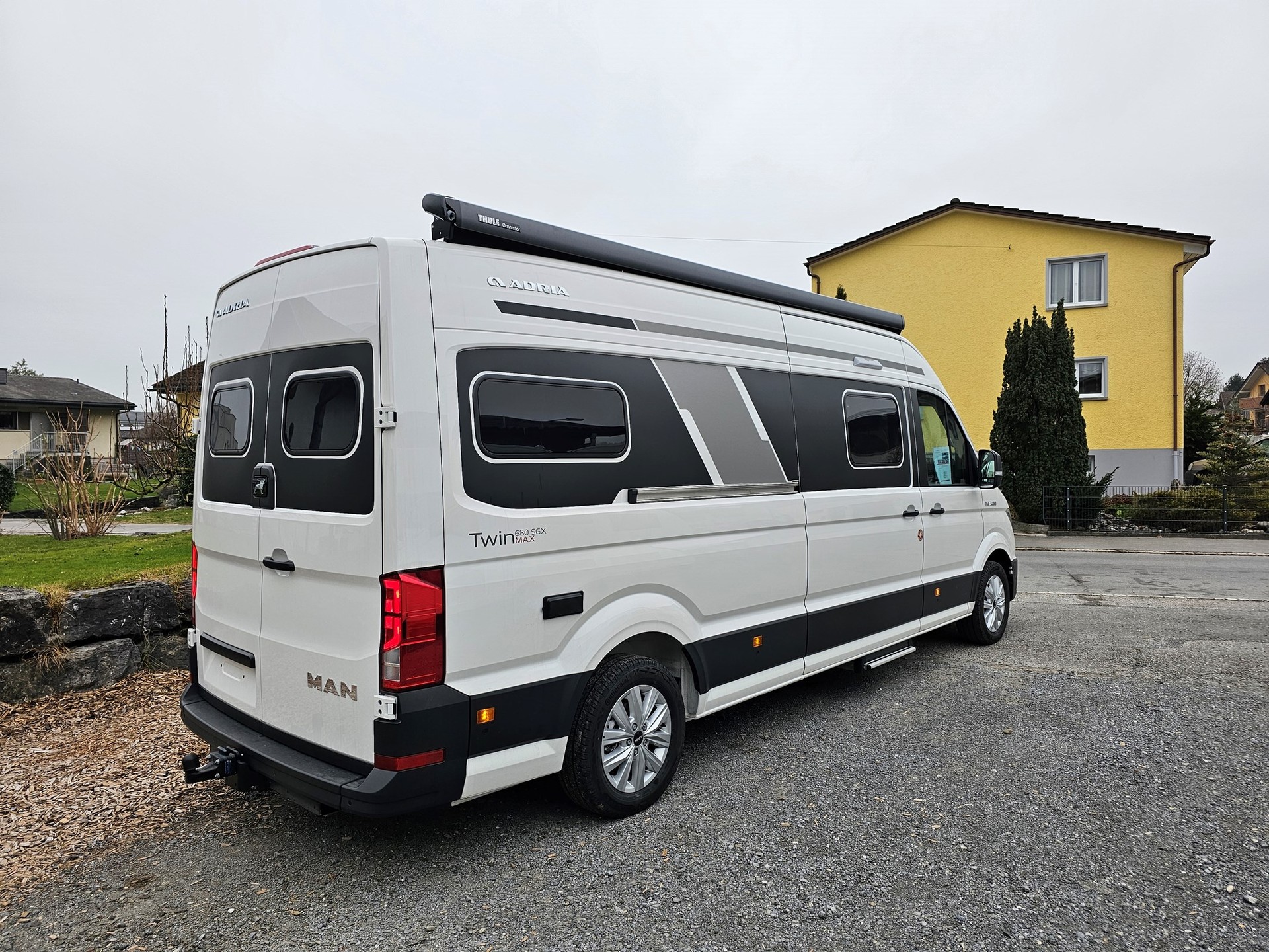 ADRIA TWIN MAX 680 SGX-showroom-element-1