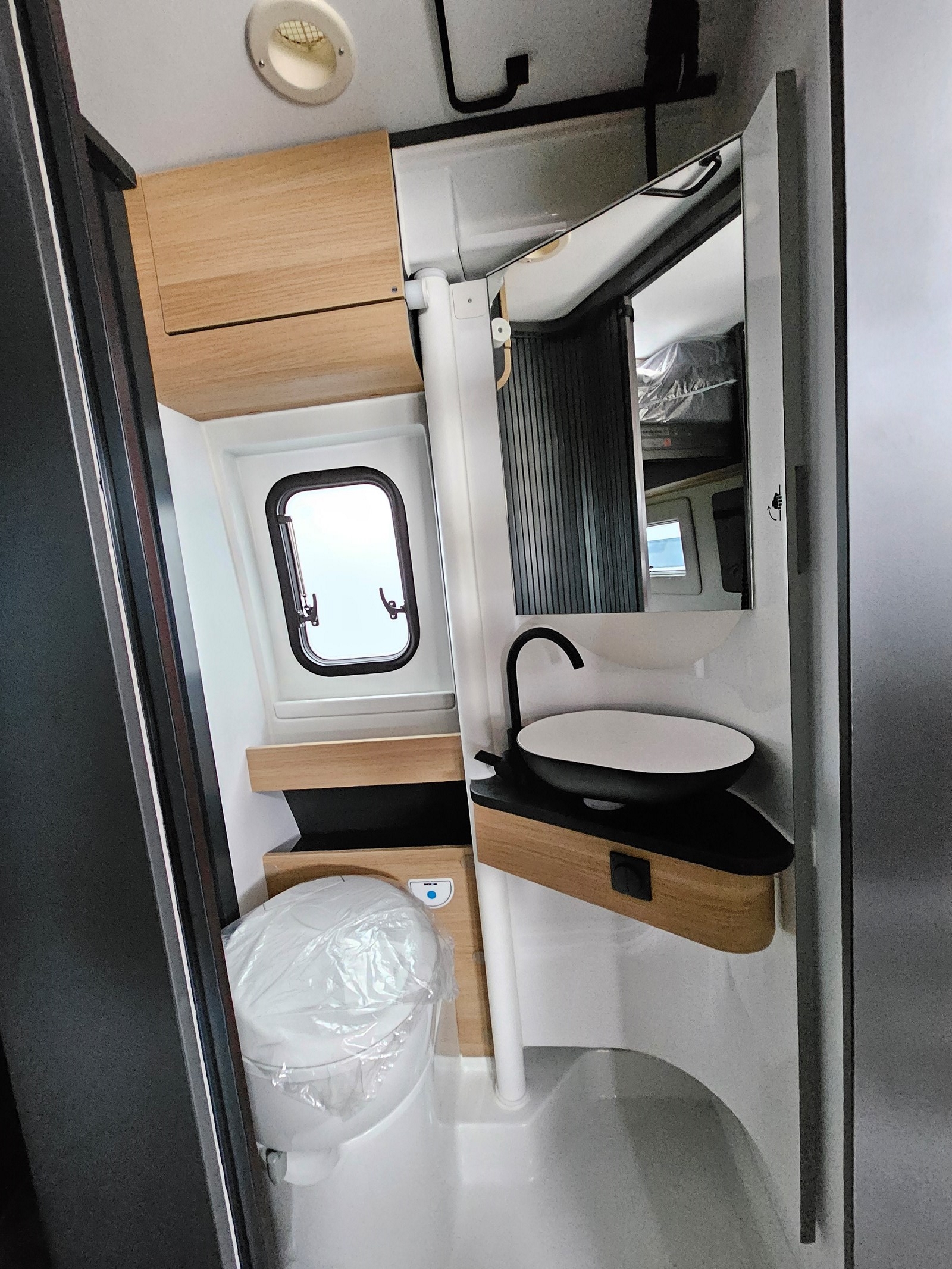 ADRIA TWIN MAX 680 SGX-image-15