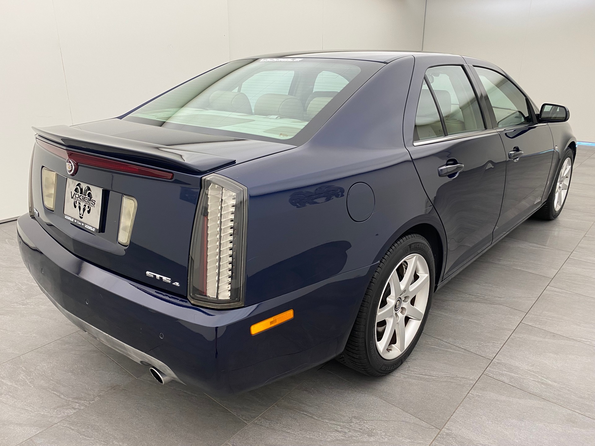 CADILLAC STS 4.6 AWD-image-4