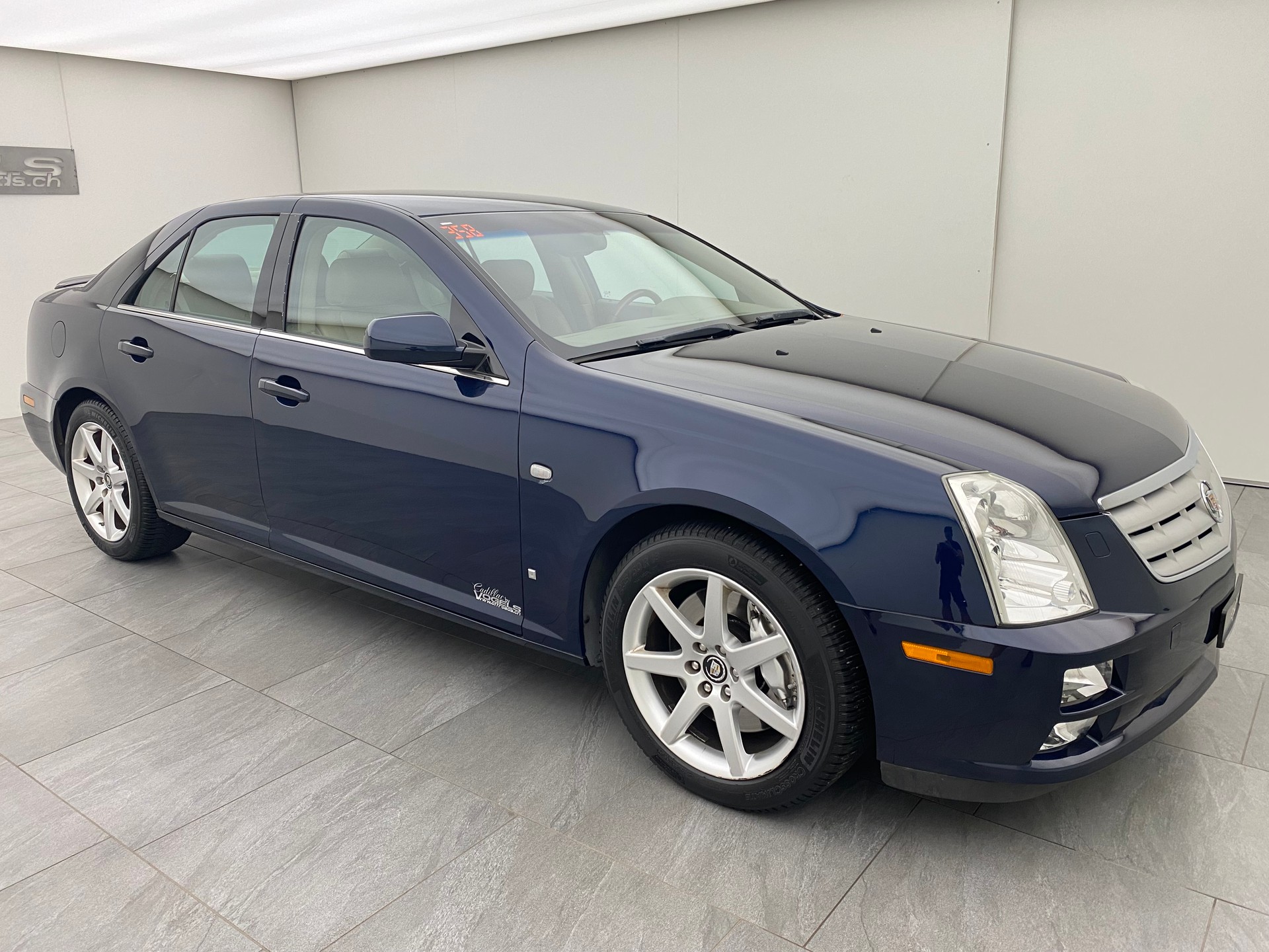 CADILLAC STS 4.6 AWD-showroom-element-3