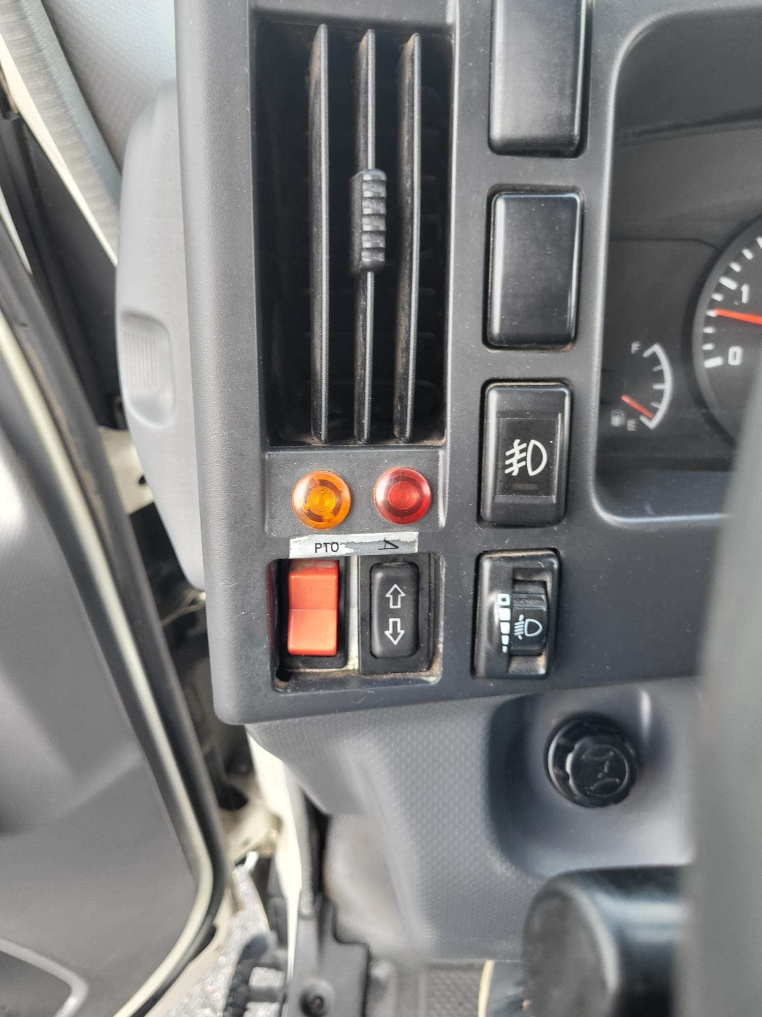 ISUZU NLR 85 - L 35 E-image-23