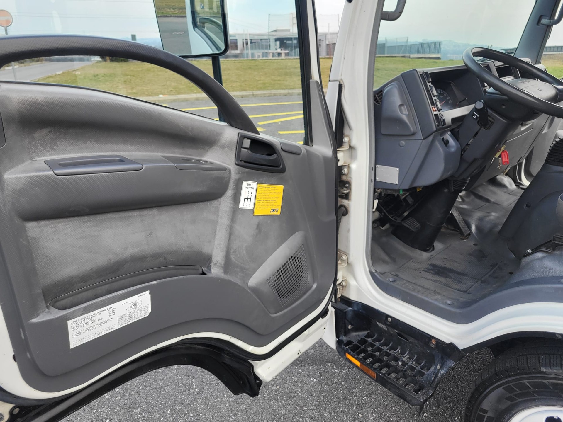 ISUZU NLR 85 - L 35 E-image-20