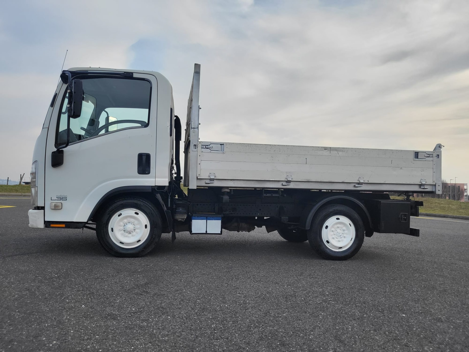 ISUZU NLR 85 - L 35 E-image-18