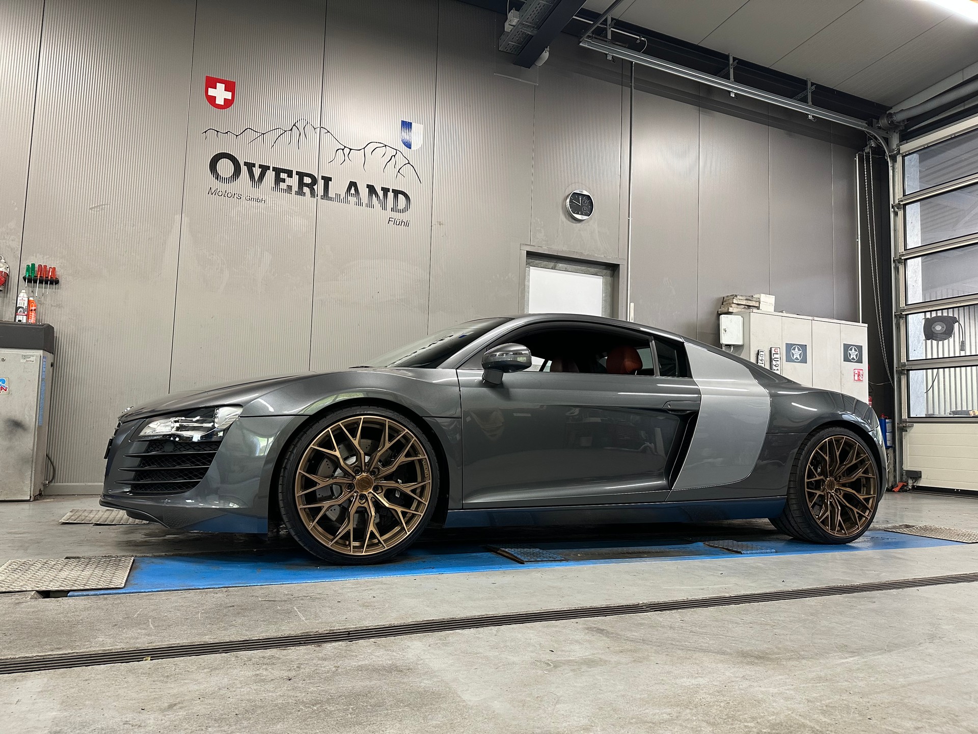 AUDI R8 Coupé 4.2-showroom-element-3