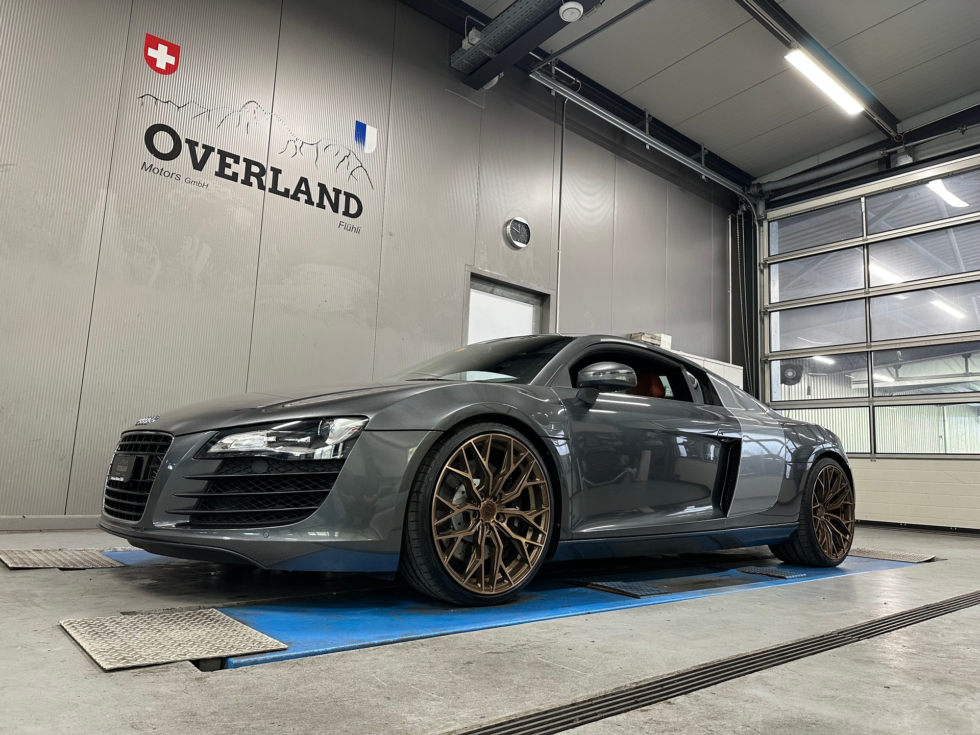 AUDI R8 Coupé 4.2-showroom-element-2