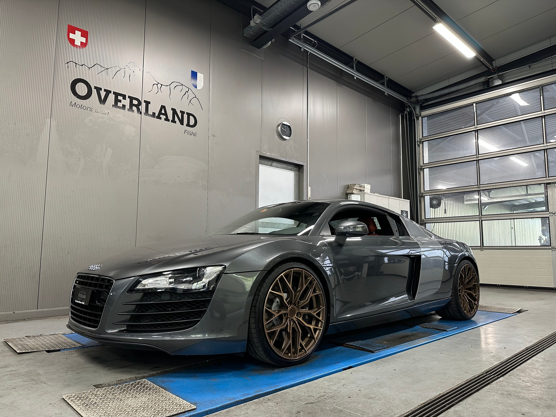 AUDI R8 Coupé 4.2-showroom-element-1