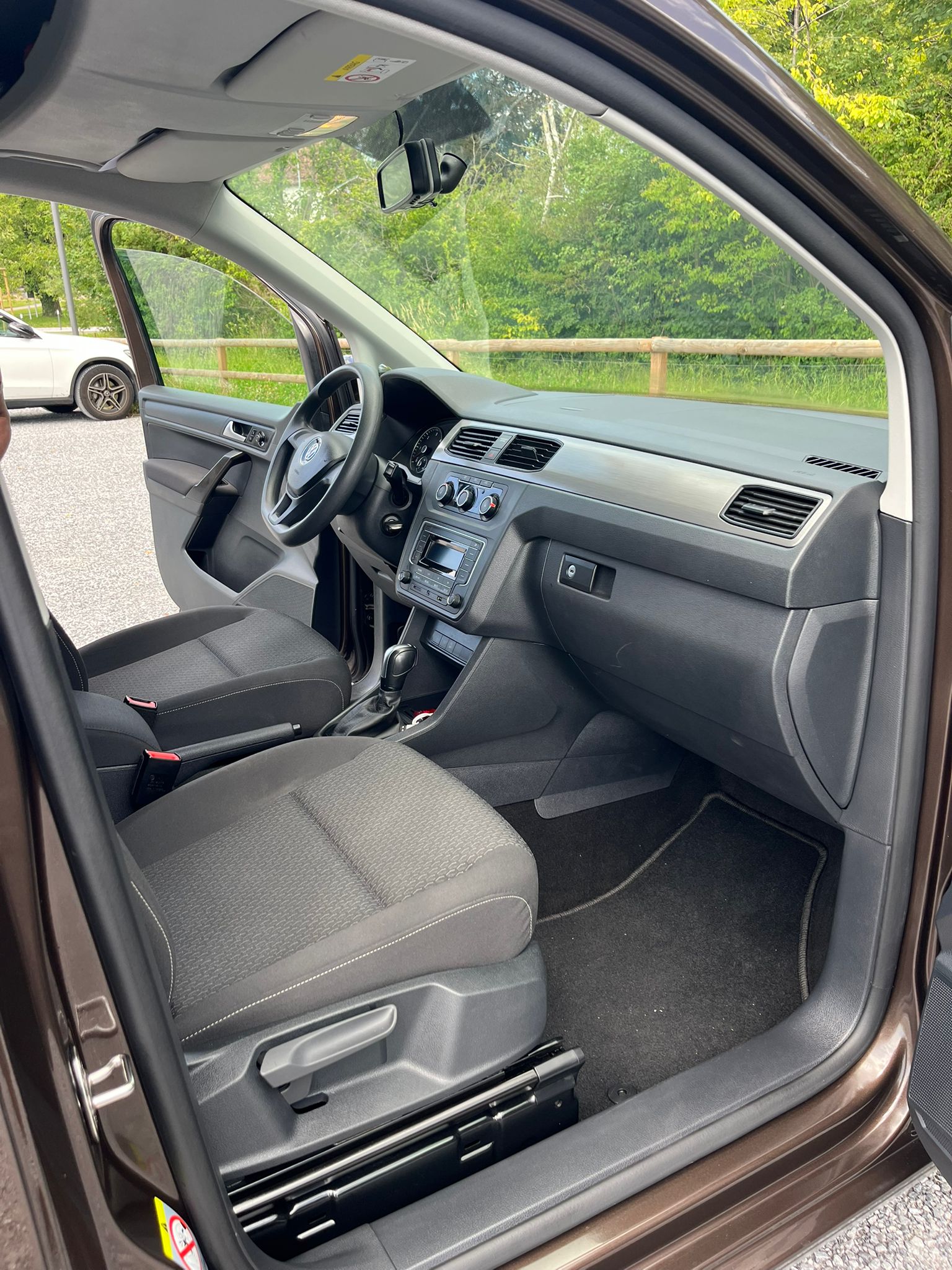 VW Caddy 2.0 TDI Comfortline DSG-image-5