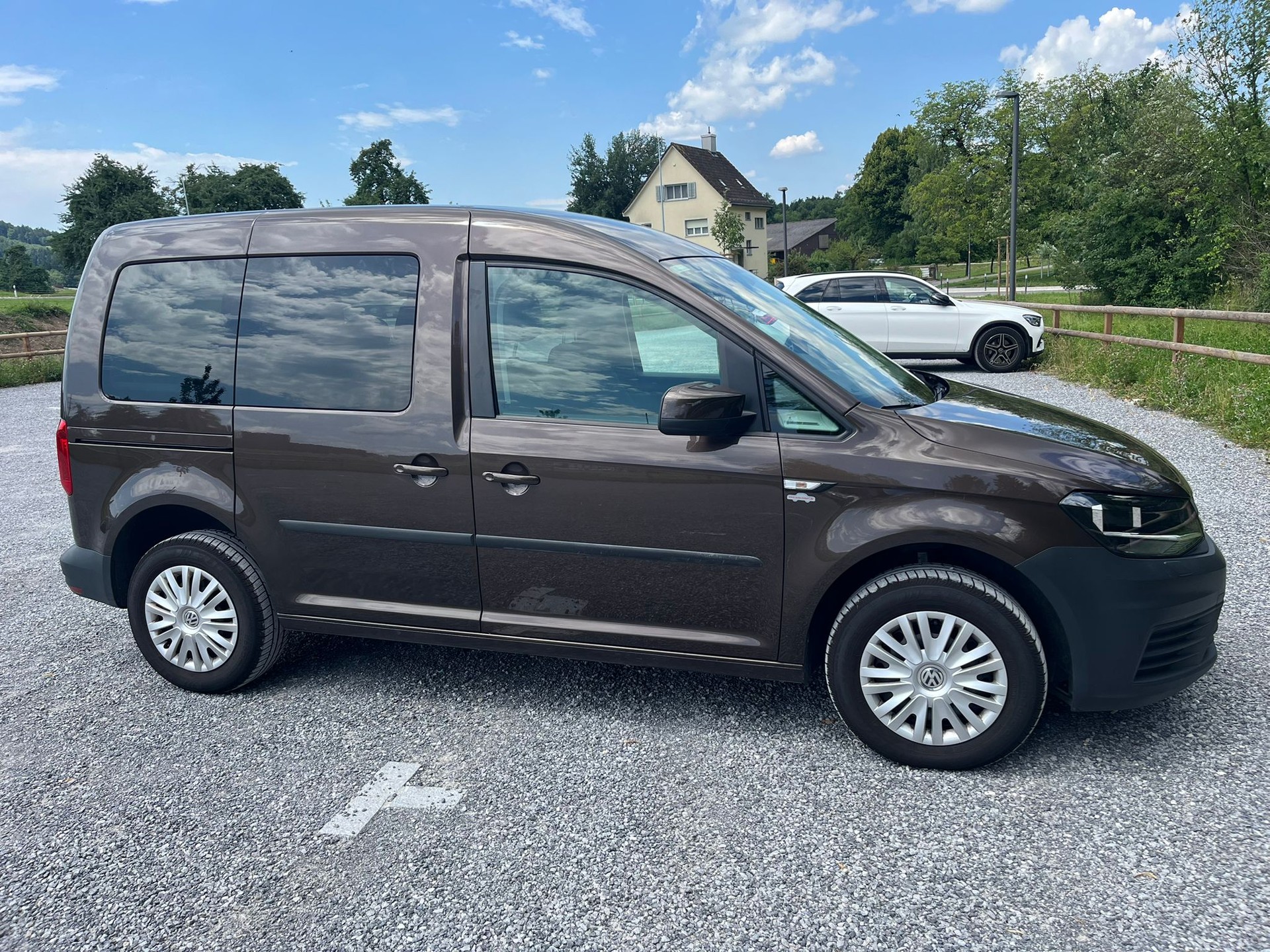 VW Caddy 2.0 TDI Comfortline DSG-image-2