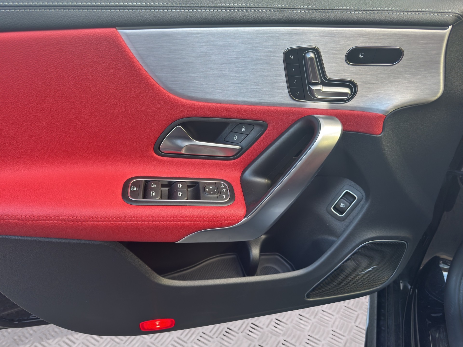 MERCEDES-BENZ CLA Shooting Brake 35 AMG 4Matic 7G-DCT-image-9