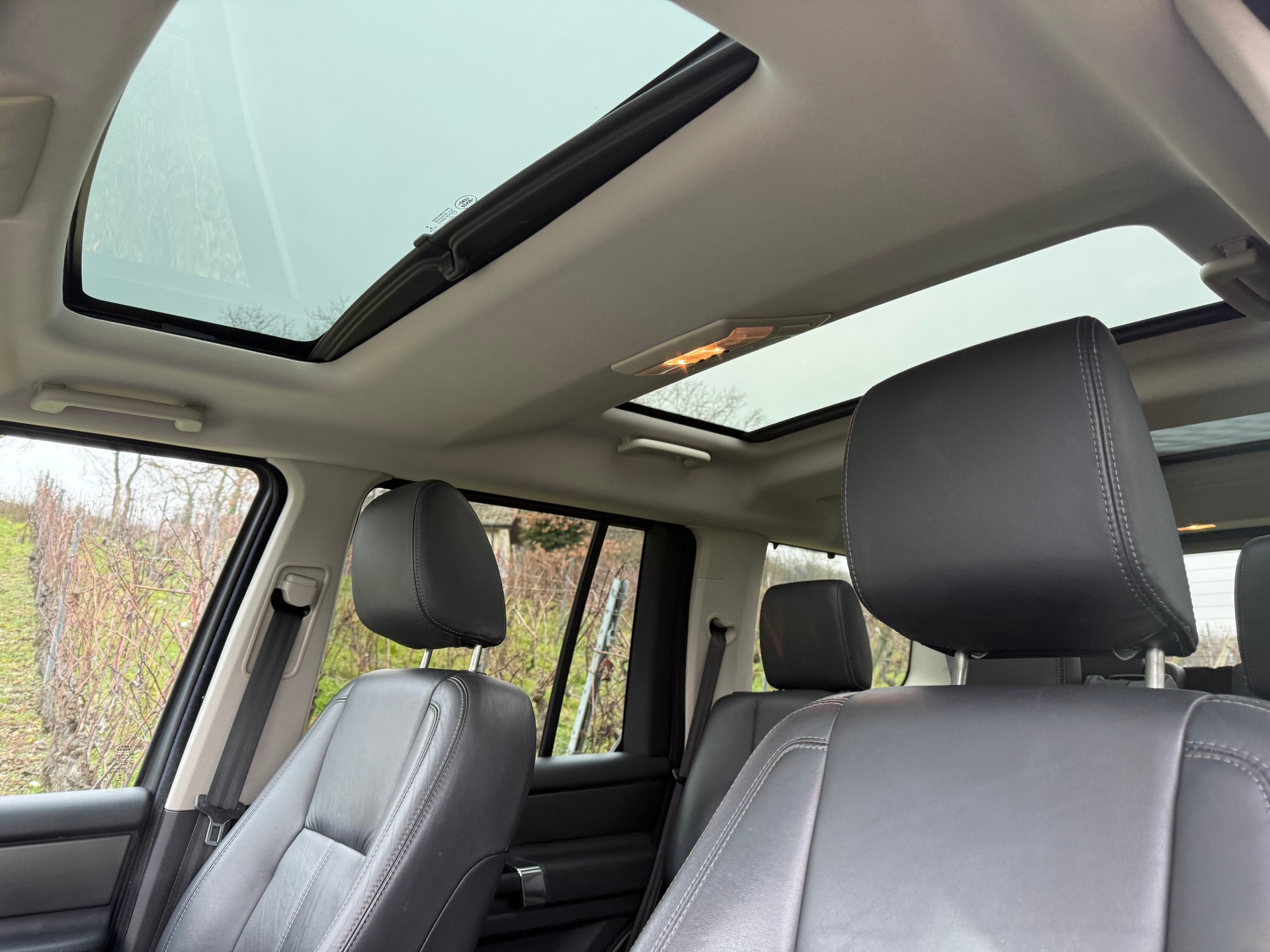 LAND ROVER Discovery 3.0 SDV6 HSE Automatic 7 Places-image-11