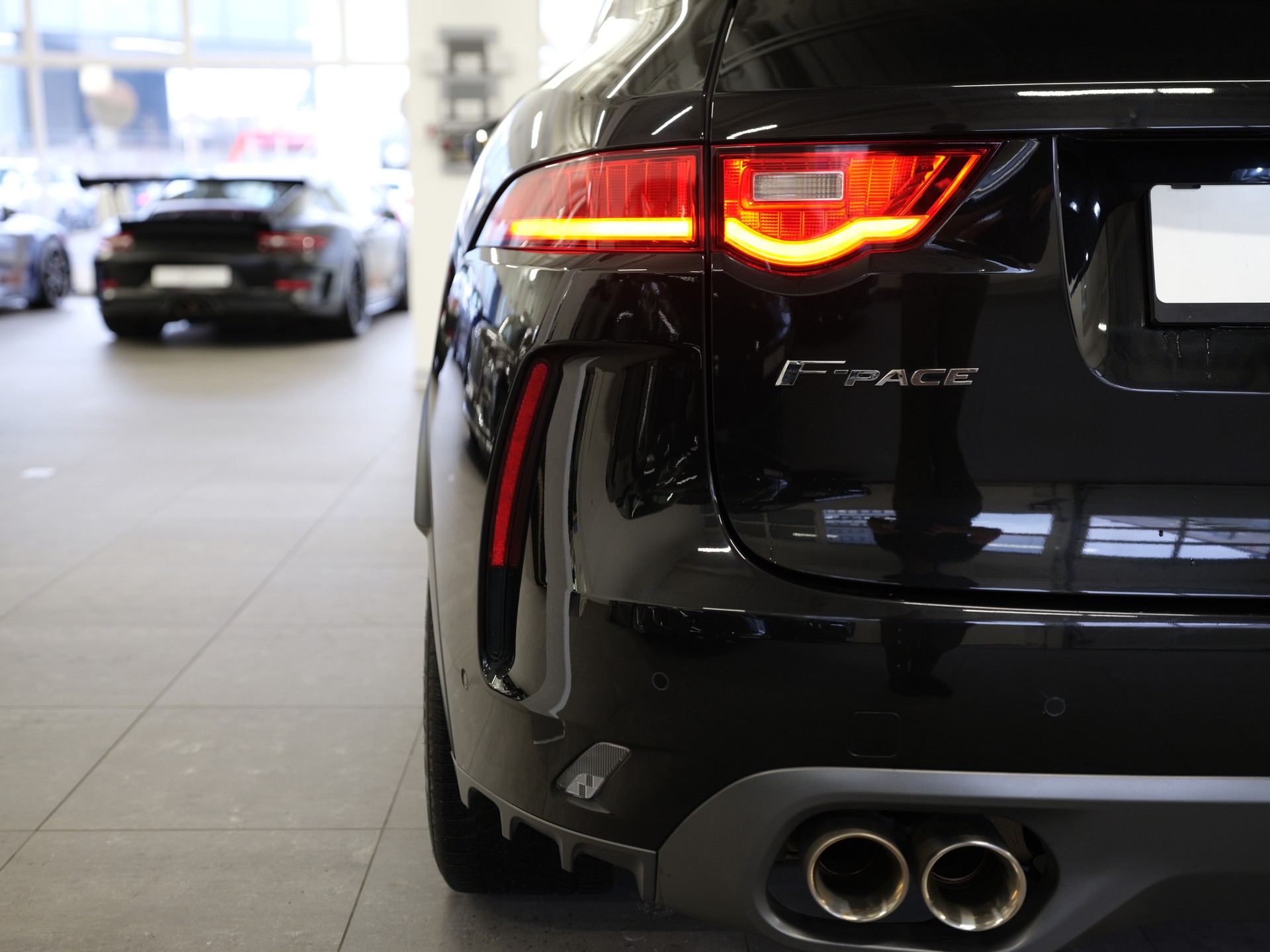 JAGUAR F-Pace 5.0 V8 SVR AWD Automatik *Head-Up* *Ambientebeleuchtung* *Keyless* *360° Kamera* *Pano*-image-11