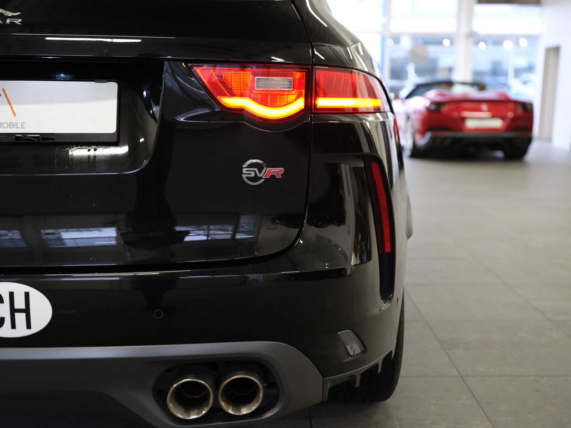 JAGUAR F-Pace 5.0 V8 SVR AWD Automatik *Head-Up* *Ambientebeleuchtung* *Keyless* *360° Kamera* *Pano*-image-12