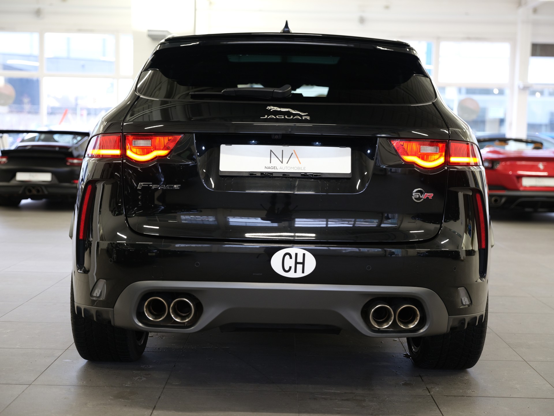 JAGUAR F-Pace 5.0 V8 SVR AWD Automatik *Head-Up* *Ambientebeleuchtung* *Keyless* *360° Kamera* *Pano*-image-5