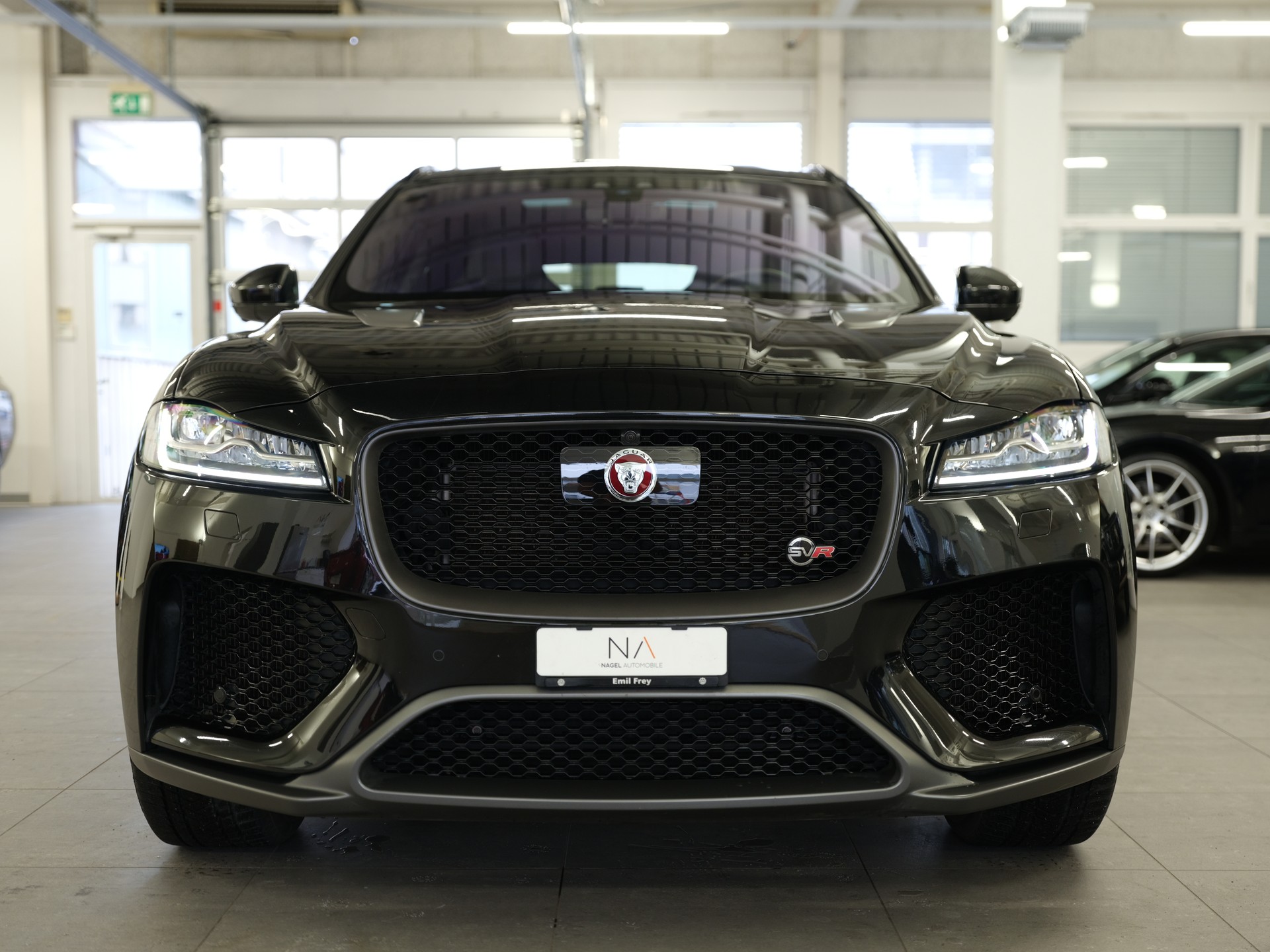 JAGUAR F-Pace 5.0 V8 SVR AWD Automatik *Head-Up* *Ambientebeleuchtung* *Keyless* *360° Kamera* *Pano*-showroom-element-2