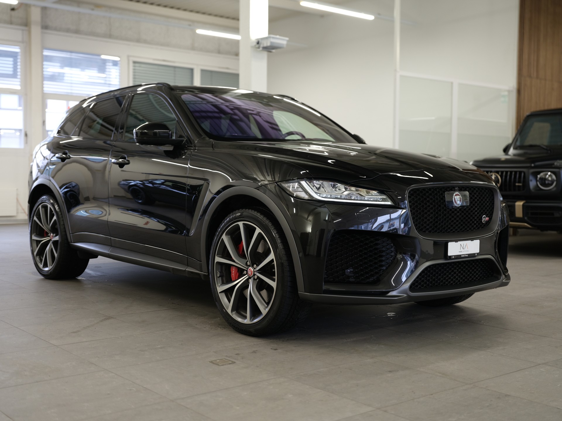 JAGUAR F-Pace 5.0 V8 SVR AWD Automatik *Head-Up* *Ambientebeleuchtung* *Keyless* *360° Kamera* *Pano*-showroom-element-1