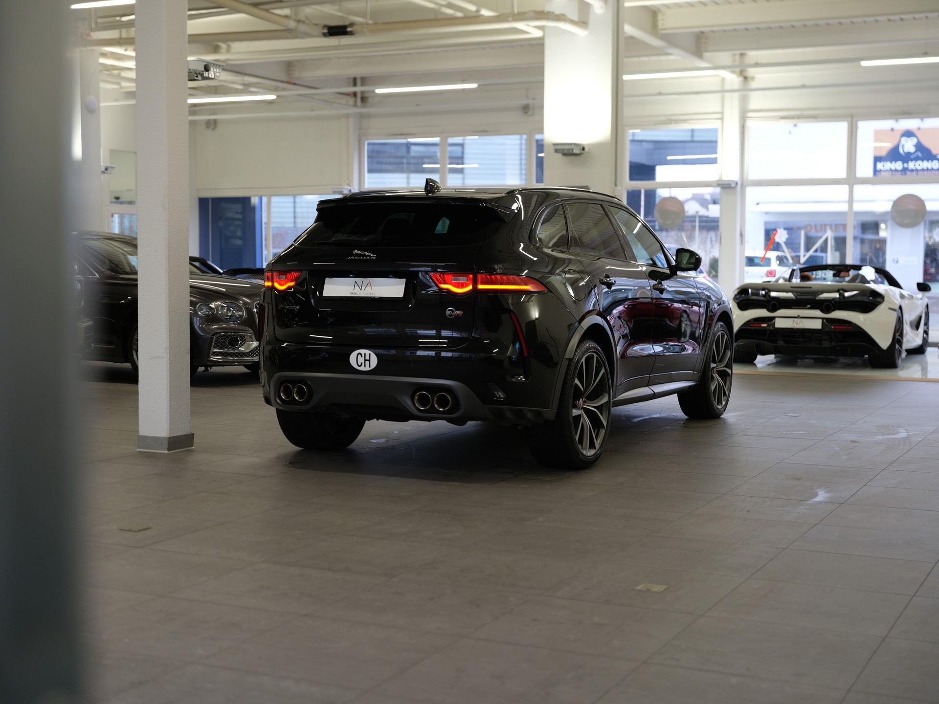 JAGUAR F-Pace 5.0 V8 SVR AWD Automatik *Head-Up* *Ambientebeleuchtung* *Keyless* *360° Kamera* *Pano*-image-14