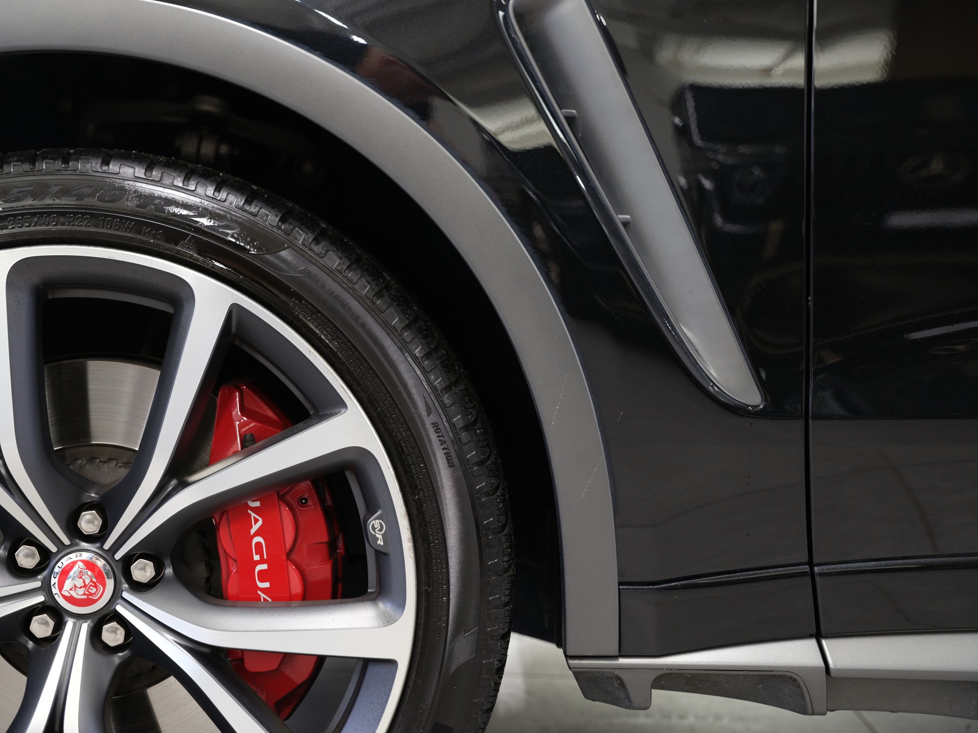 JAGUAR F-Pace 5.0 V8 SVR AWD Automatik *Head-Up* *Ambientebeleuchtung* *Keyless* *360° Kamera* *Pano*-image-16