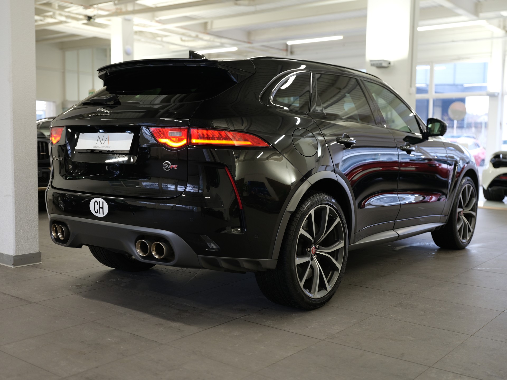 JAGUAR F-Pace 5.0 V8 SVR AWD Automatik *Head-Up* *Ambientebeleuchtung* *Keyless* *360° Kamera* *Pano*-image-6