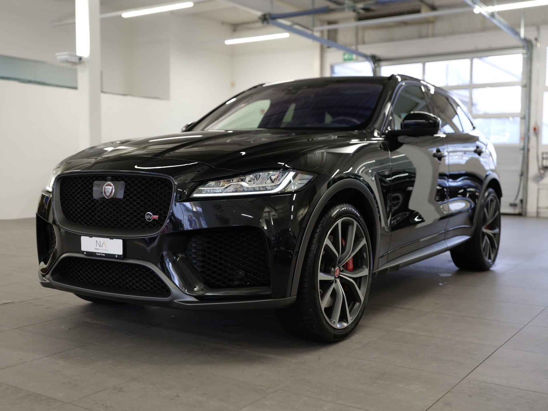 JAGUAR F-Pace 5.0 V8 SVR AWD Automatik *Head-Up* *Ambientebeleuchtung* *Keyless* *360° Kamera* *Pano*-showroom-element-3