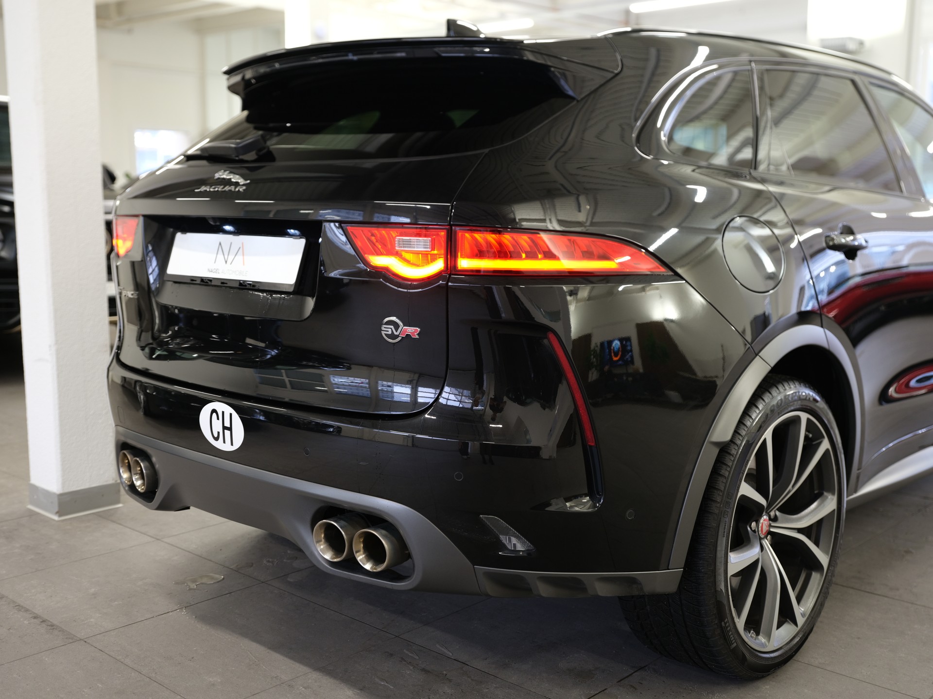 JAGUAR F-Pace 5.0 V8 SVR AWD Automatik *Head-Up* *Ambientebeleuchtung* *Keyless* *360° Kamera* *Pano*-image-13