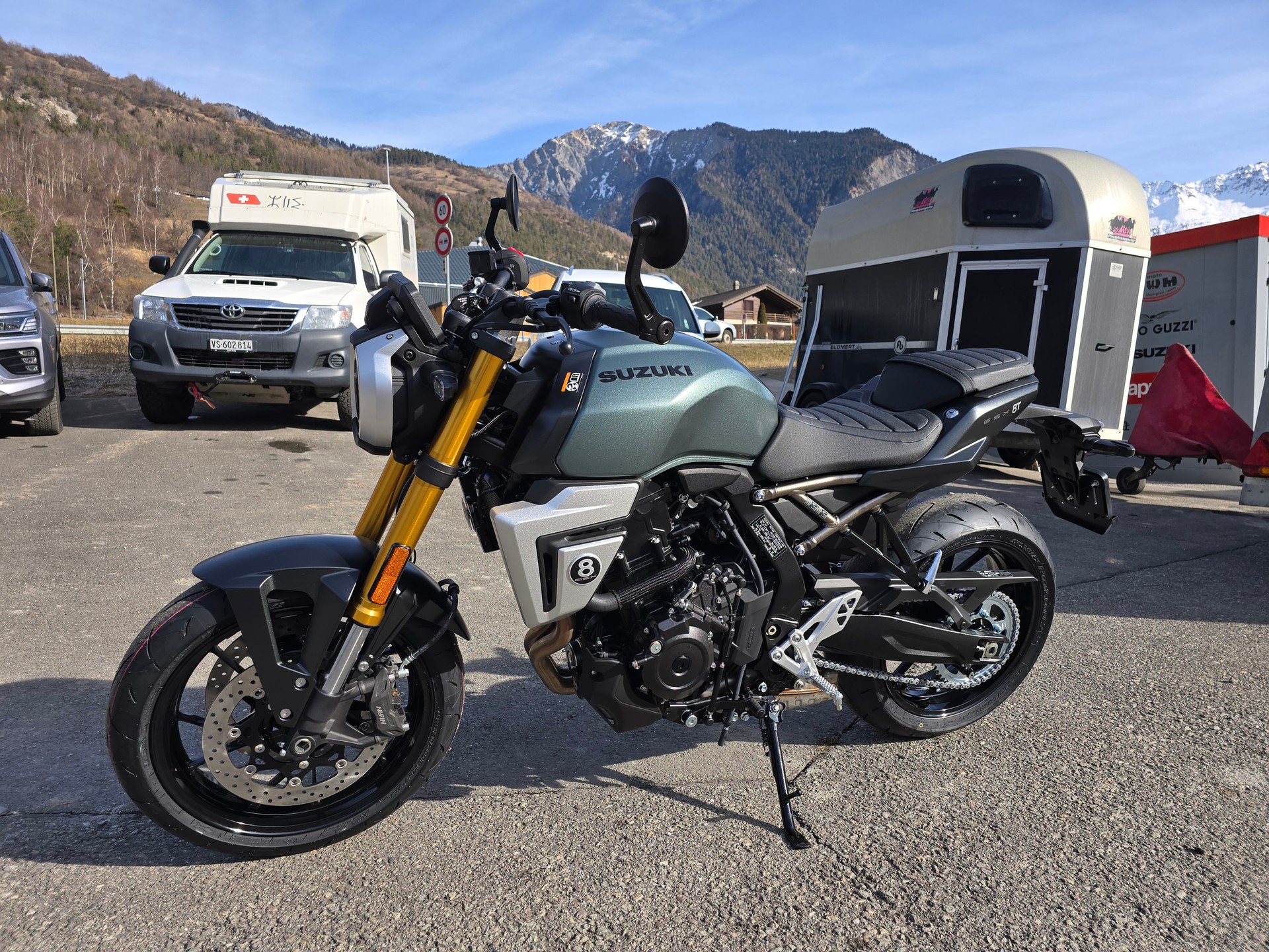 SUZUKI GSX 8T-image-0