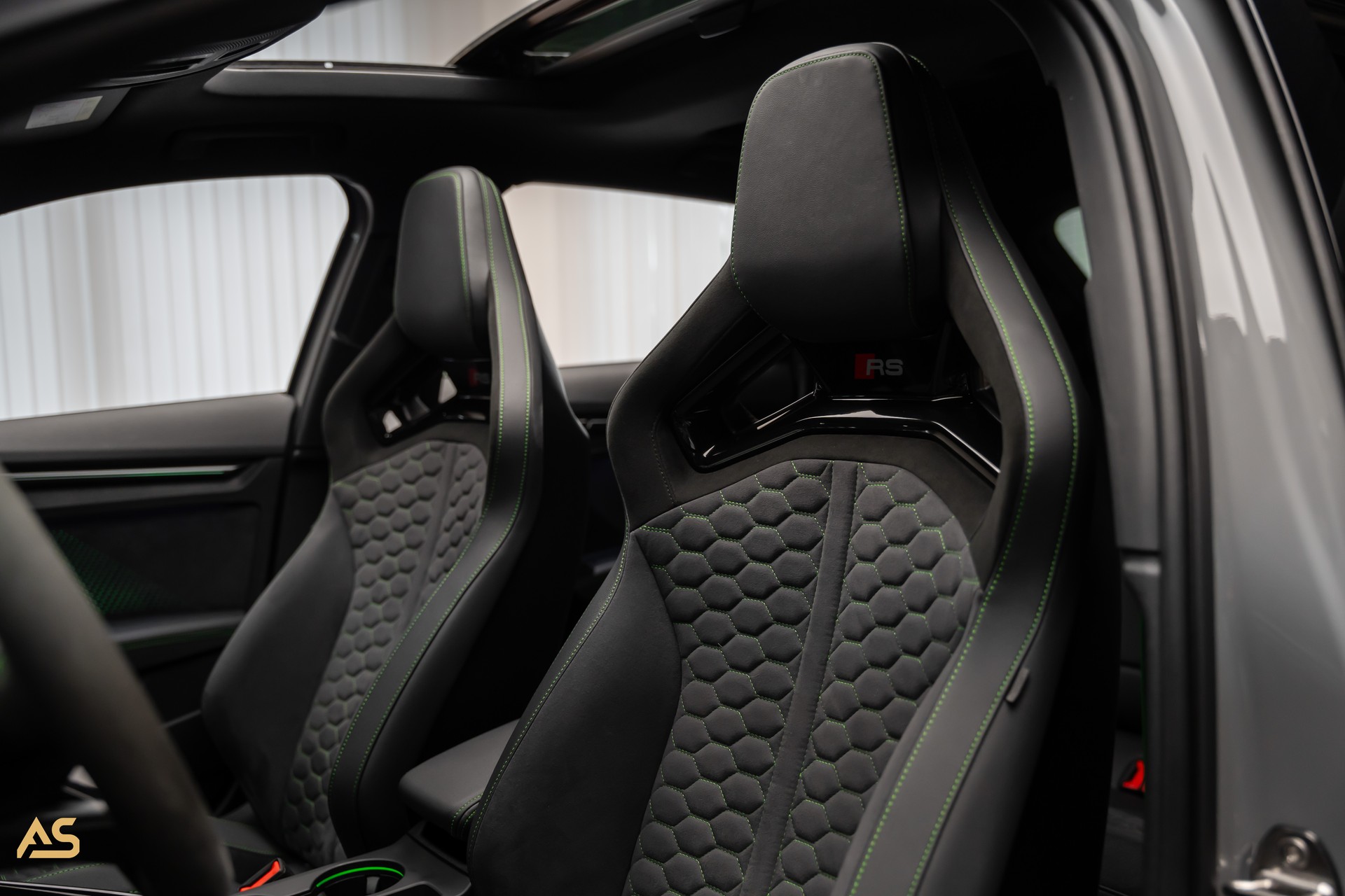 AUDI RS3 Sportback 2.5 TSI Facelift *NARDO* TRAUM | R8-SCHALENSITZE | PANORAMA | CARBON | 280 KMH-image-15