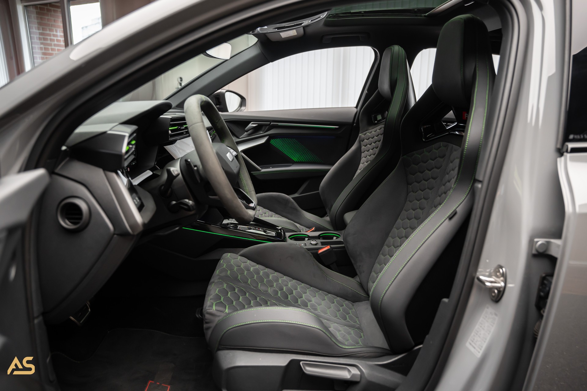 AUDI RS3 Sportback 2.5 TSI Facelift *NARDO* TRAUM | R8-SCHALENSITZE | PANORAMA | CARBON | 280 KMH-image-17
