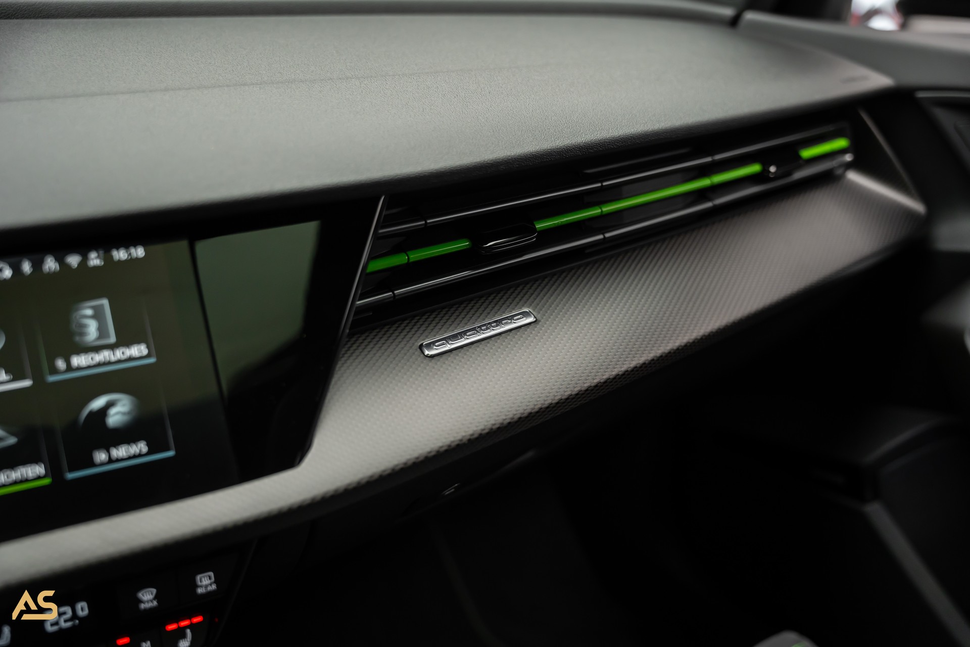 AUDI RS3 Sportback 2.5 TSI Facelift *NARDO* TRAUM | R8-SCHALENSITZE | PANORAMA | CARBON | 280 KMH-image-31